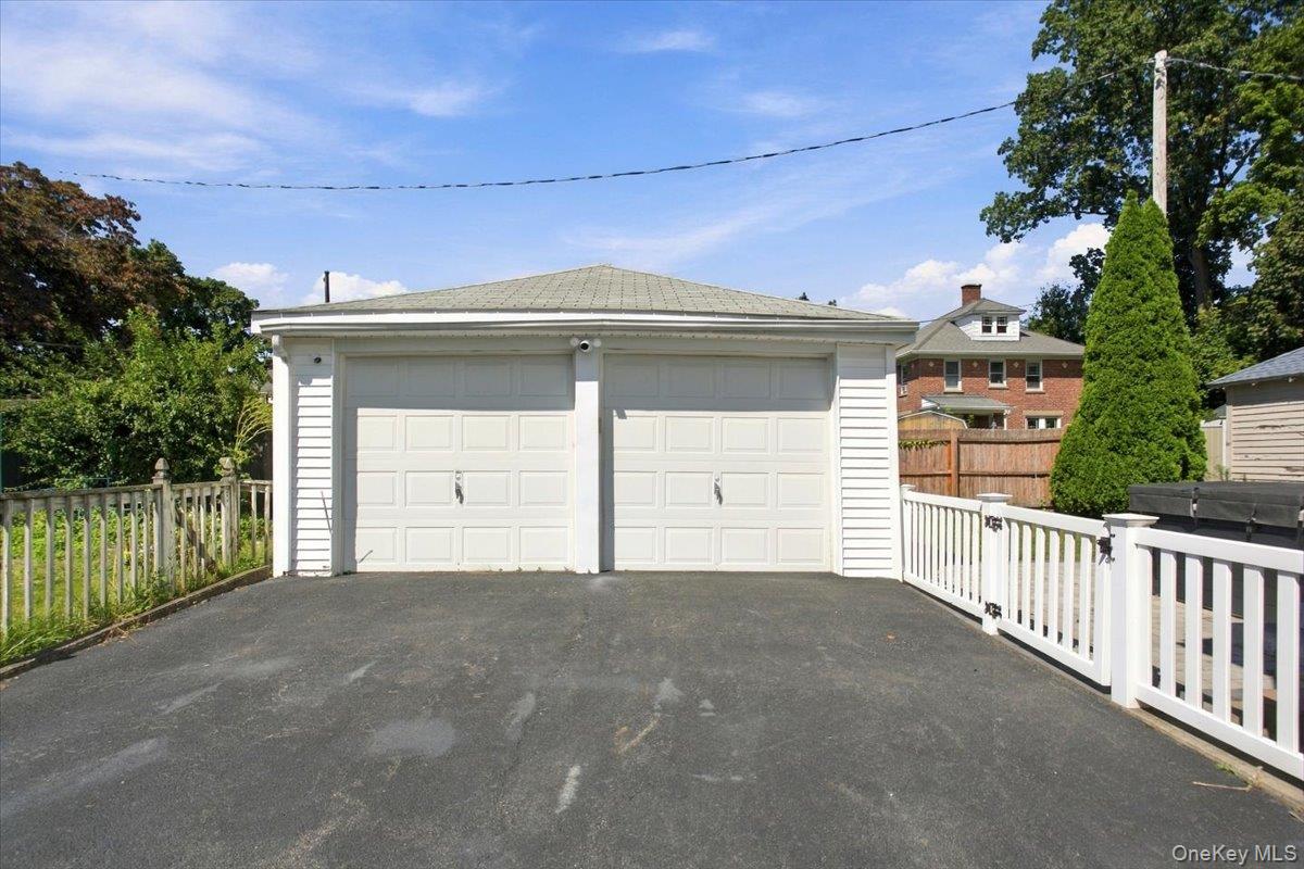 8 E Willow Street Property Photo 34