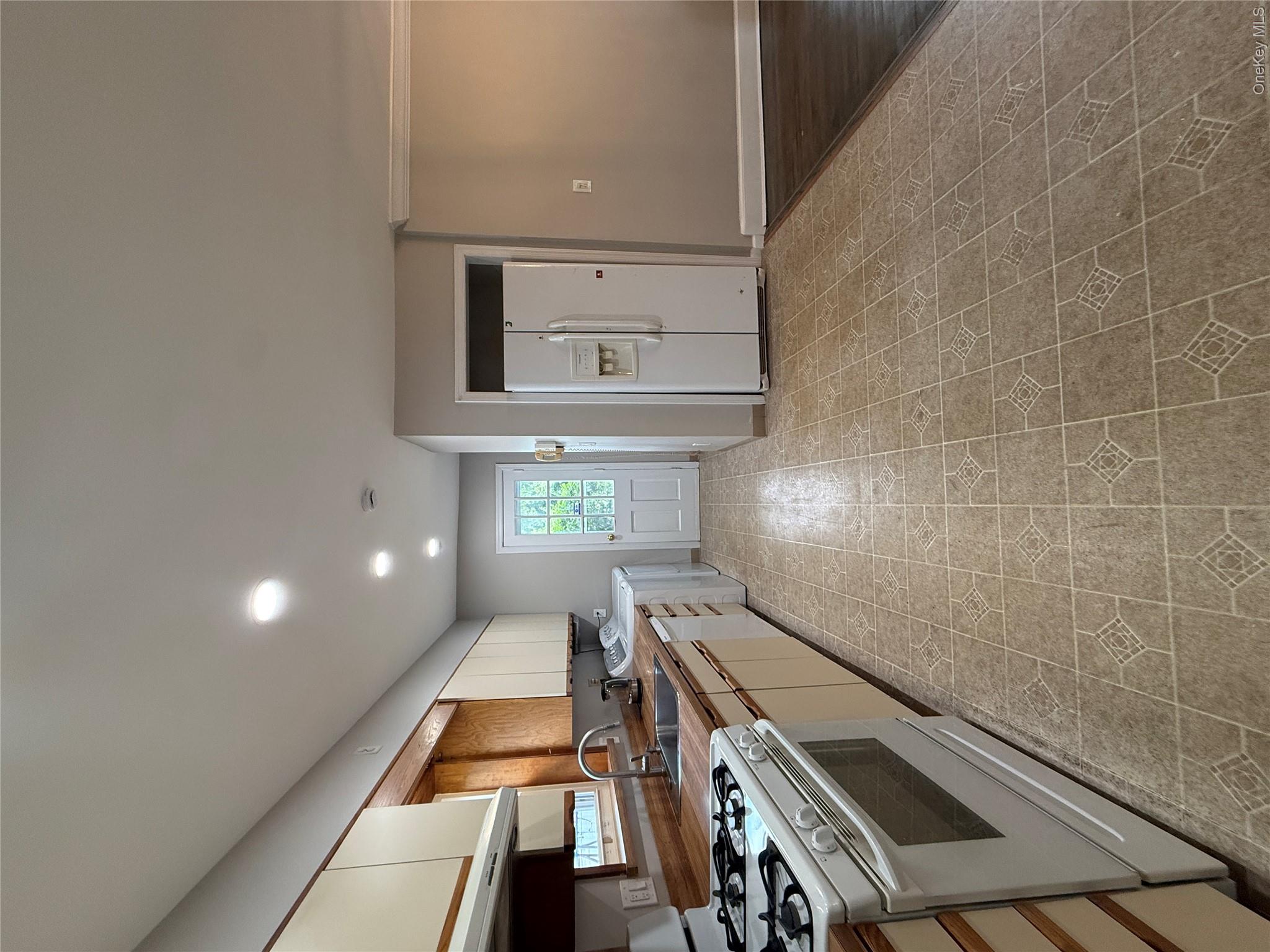 77 Woods Avenue Property Photo 4