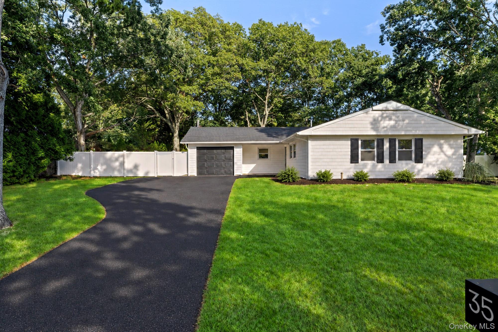 35 Winside Lane Property Photo 1