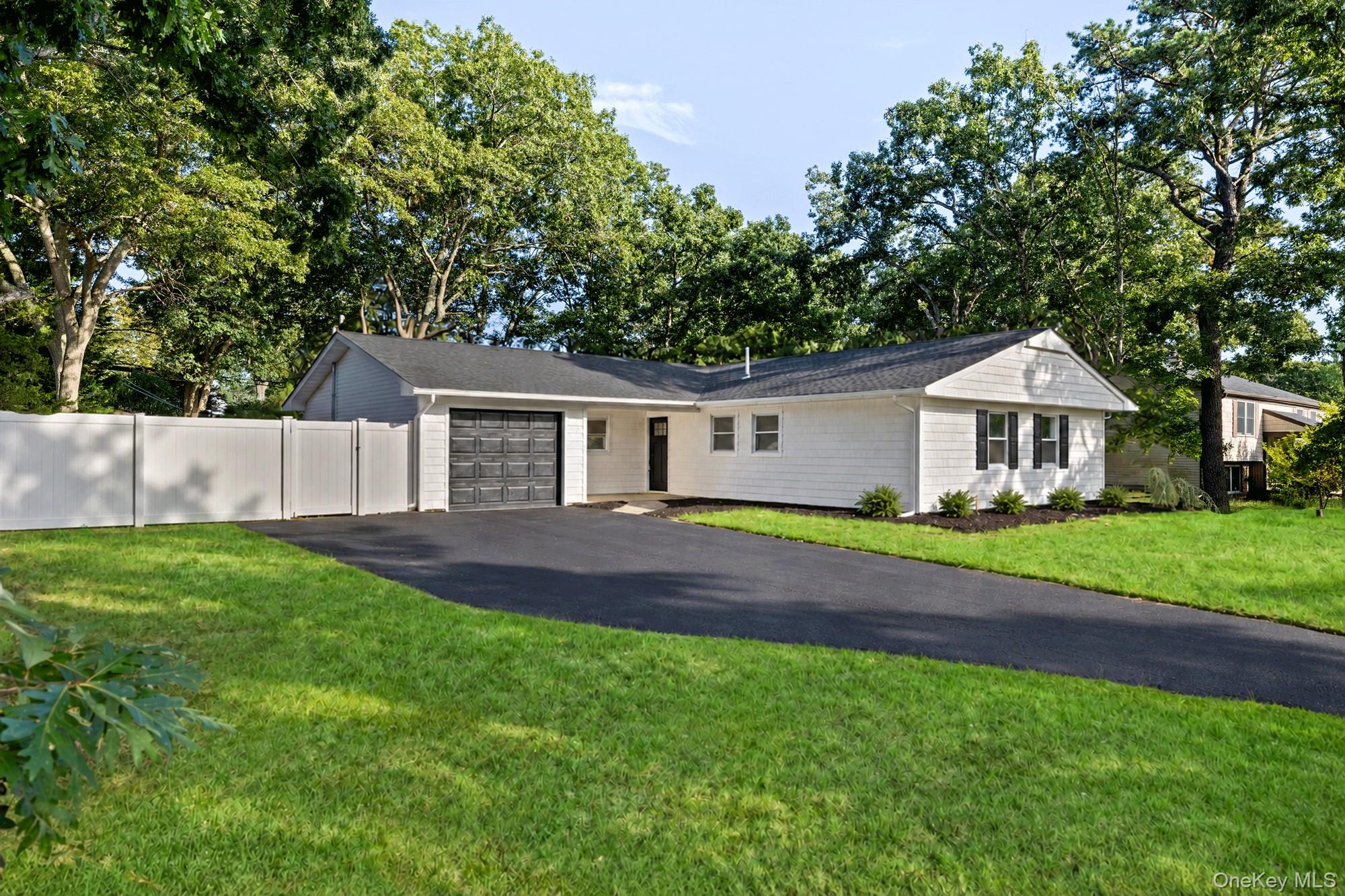 35 Winside Lane Property Photo 2