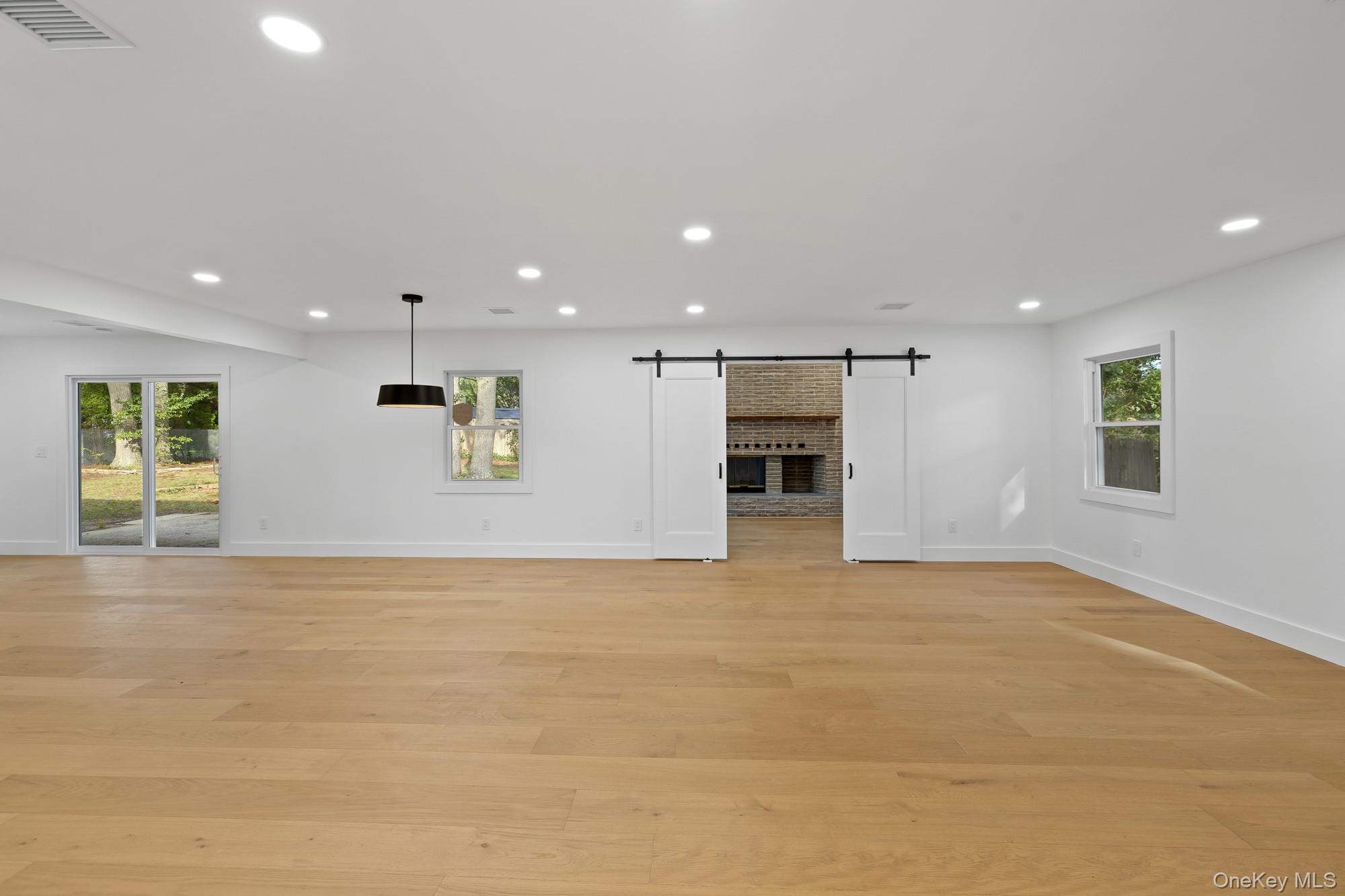 35 Winside Lane Property Photo 12