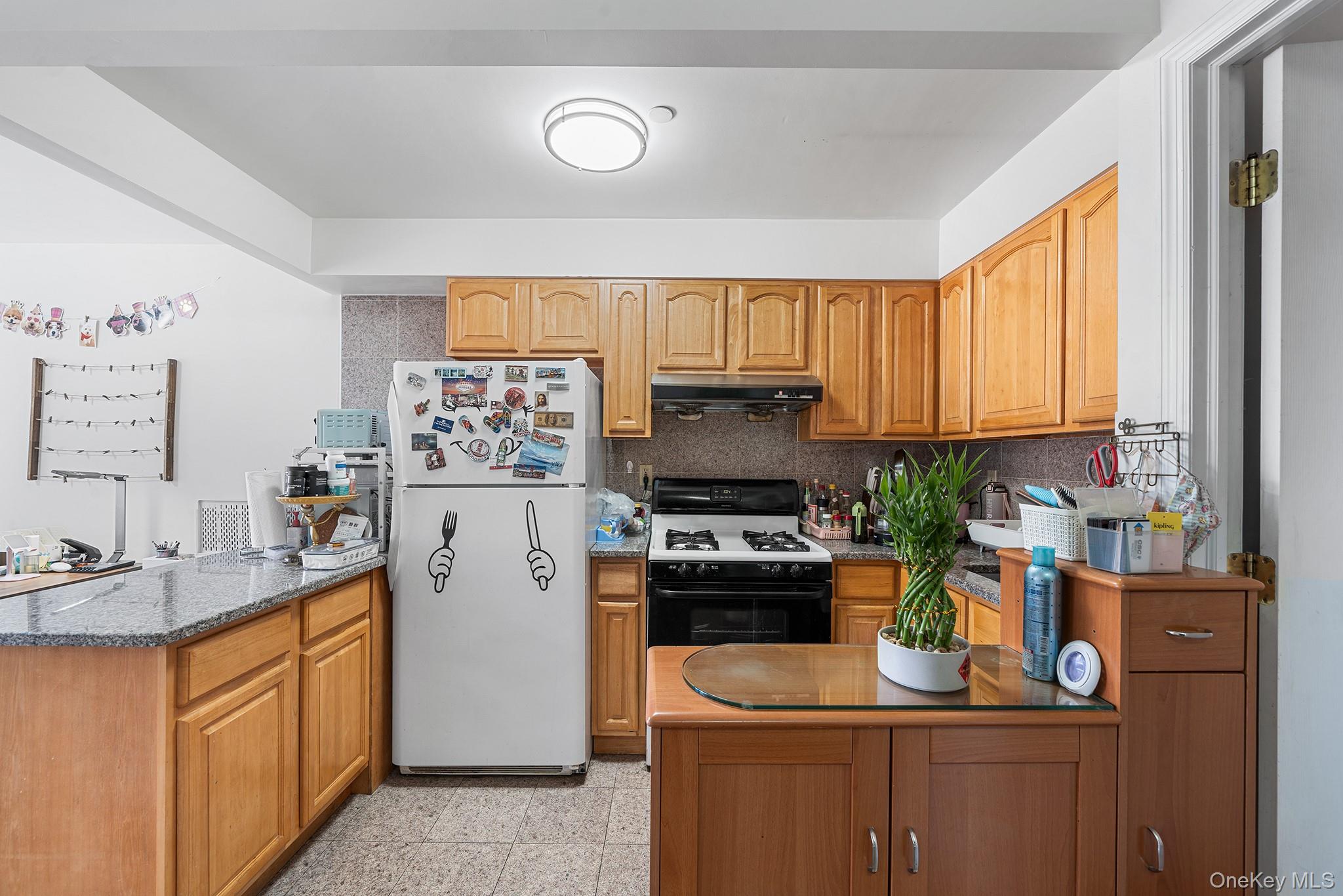 139-39 35th Avenue 3e Property Photo 3