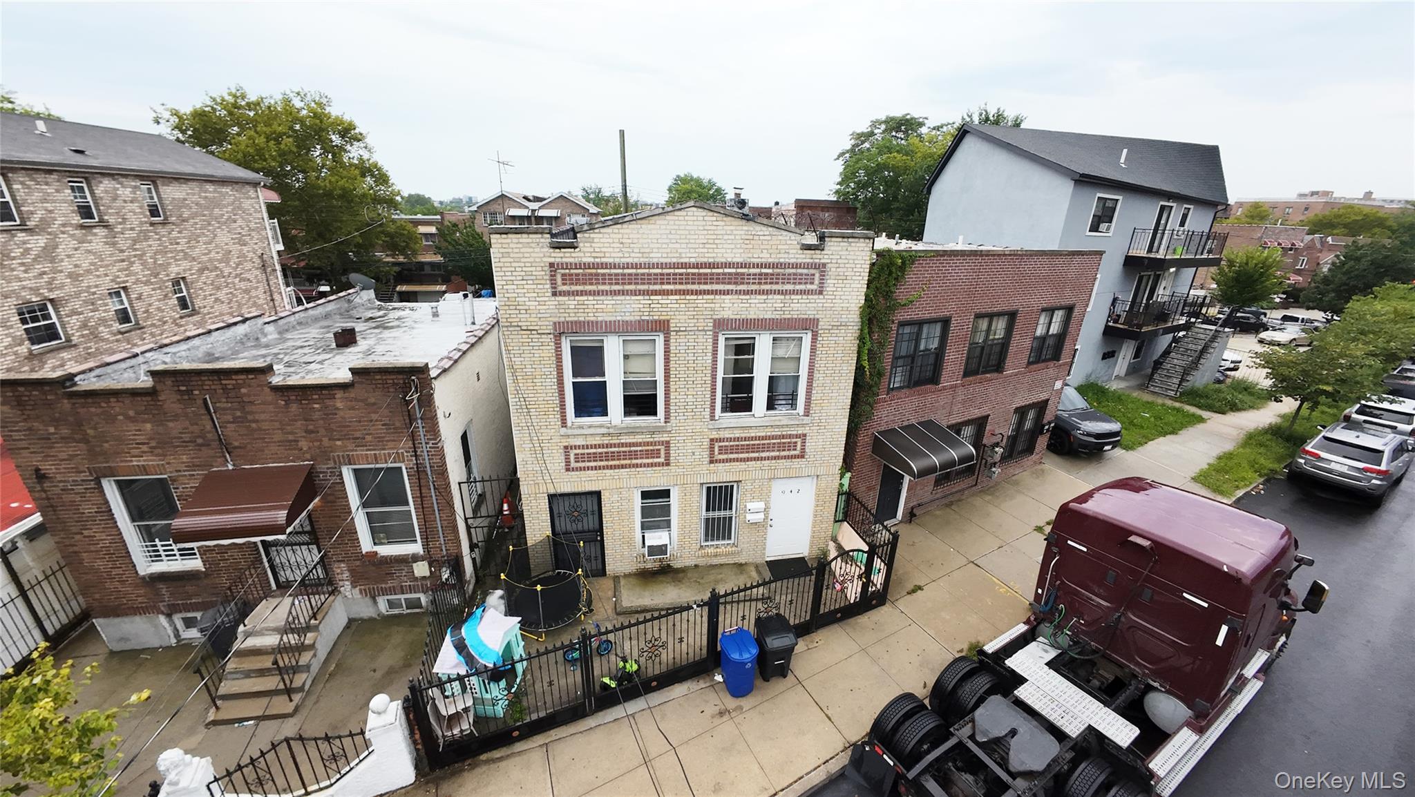 942 Tilden Street Property Photo 1