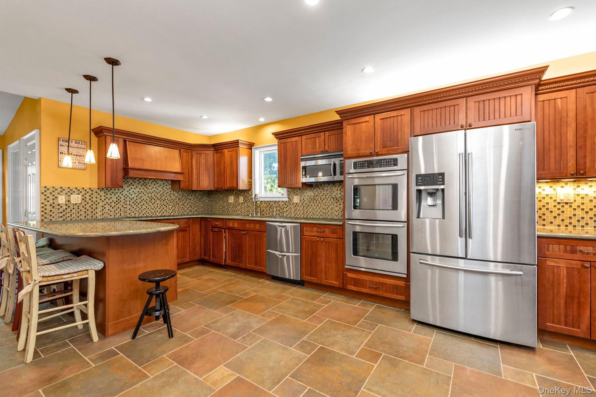238 Burtis Avenue Property Photo 7