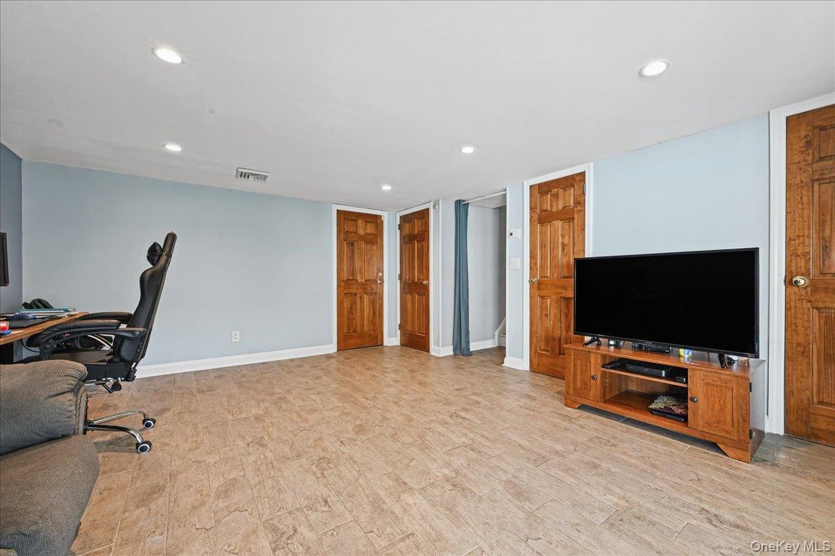 698 Edgewood Drive Property Photo 25