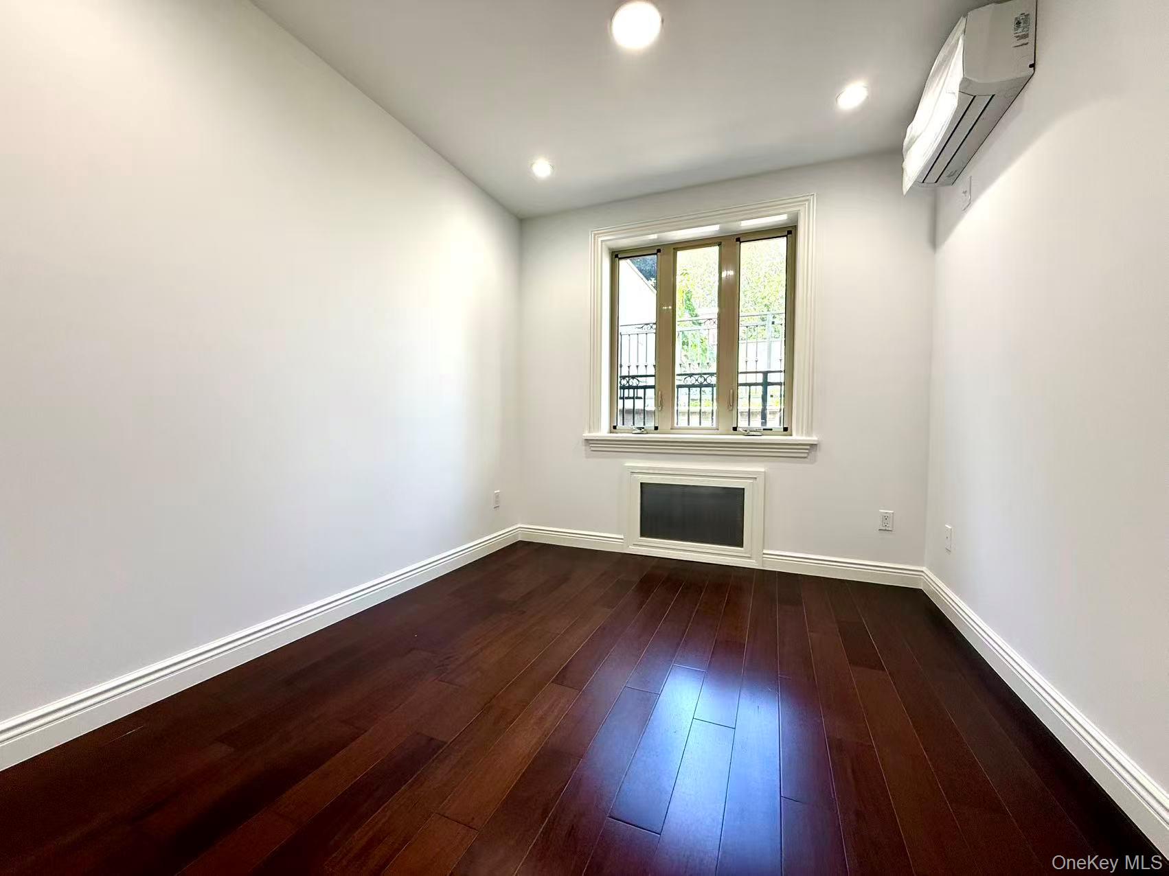 9-24 129th Street Property Photo 12