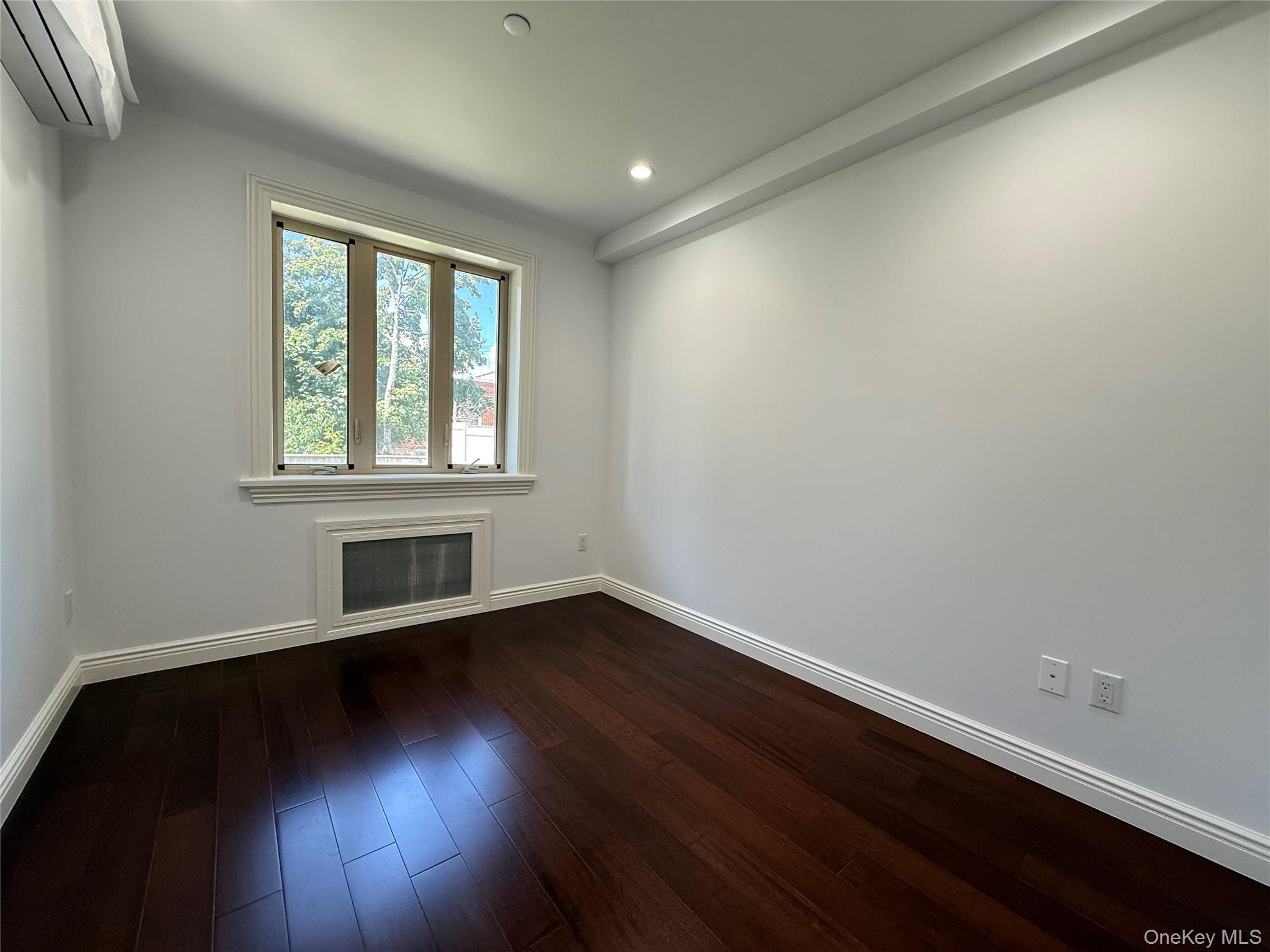 9-24 129th Street Property Photo 13