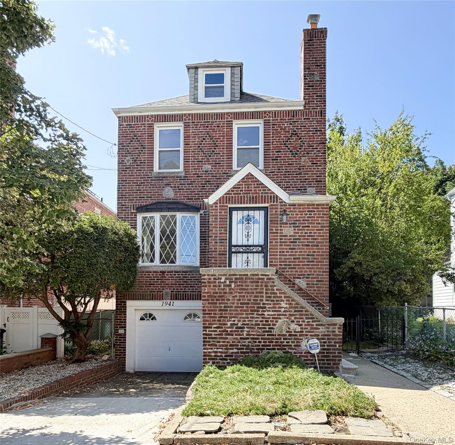 1941 Yates Avenue Property Photo 1
