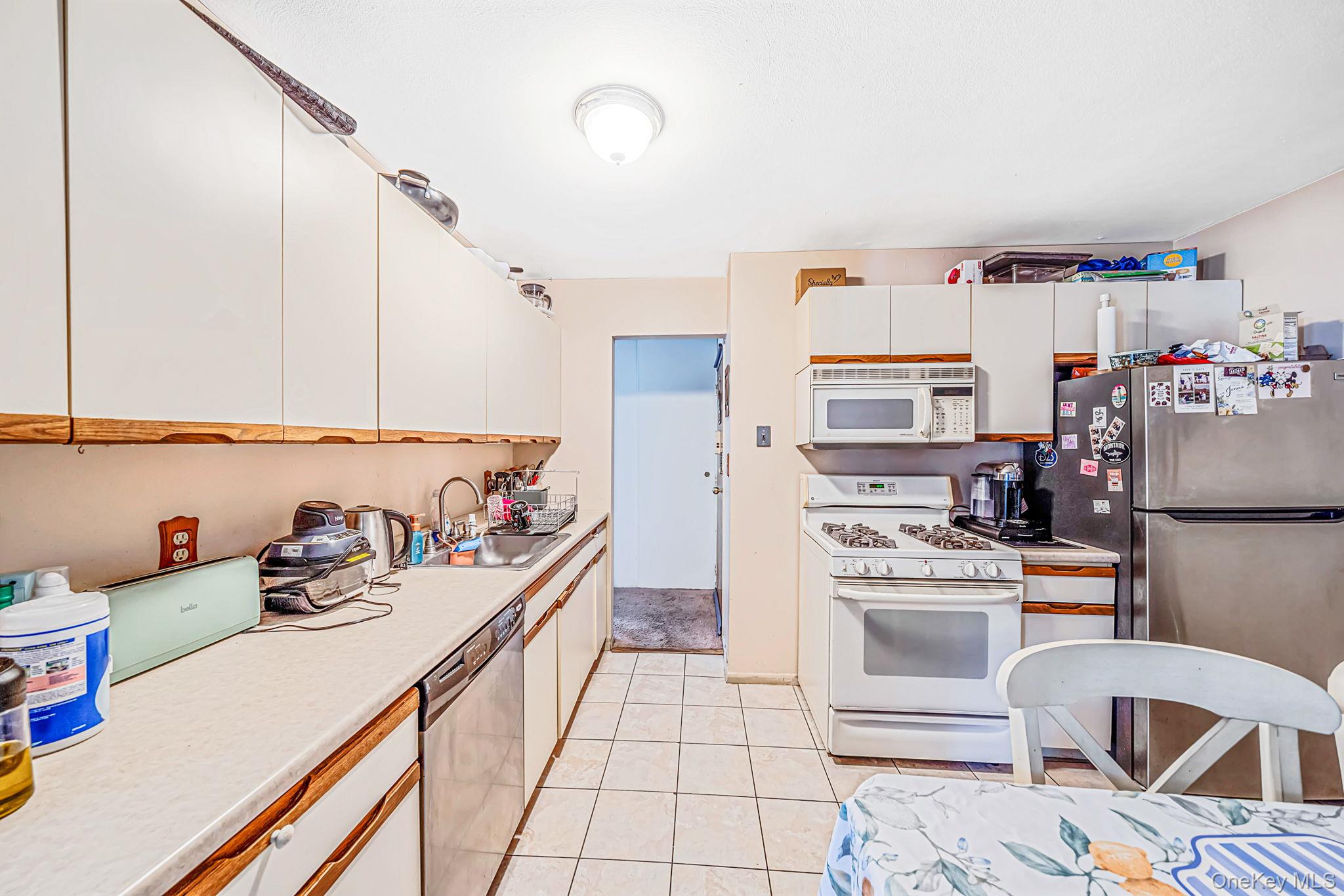 260 Waverly Avenue 72 Property Photo 5