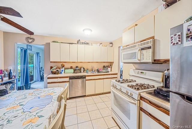 260 Waverly Avenue 72 Property Photo 6