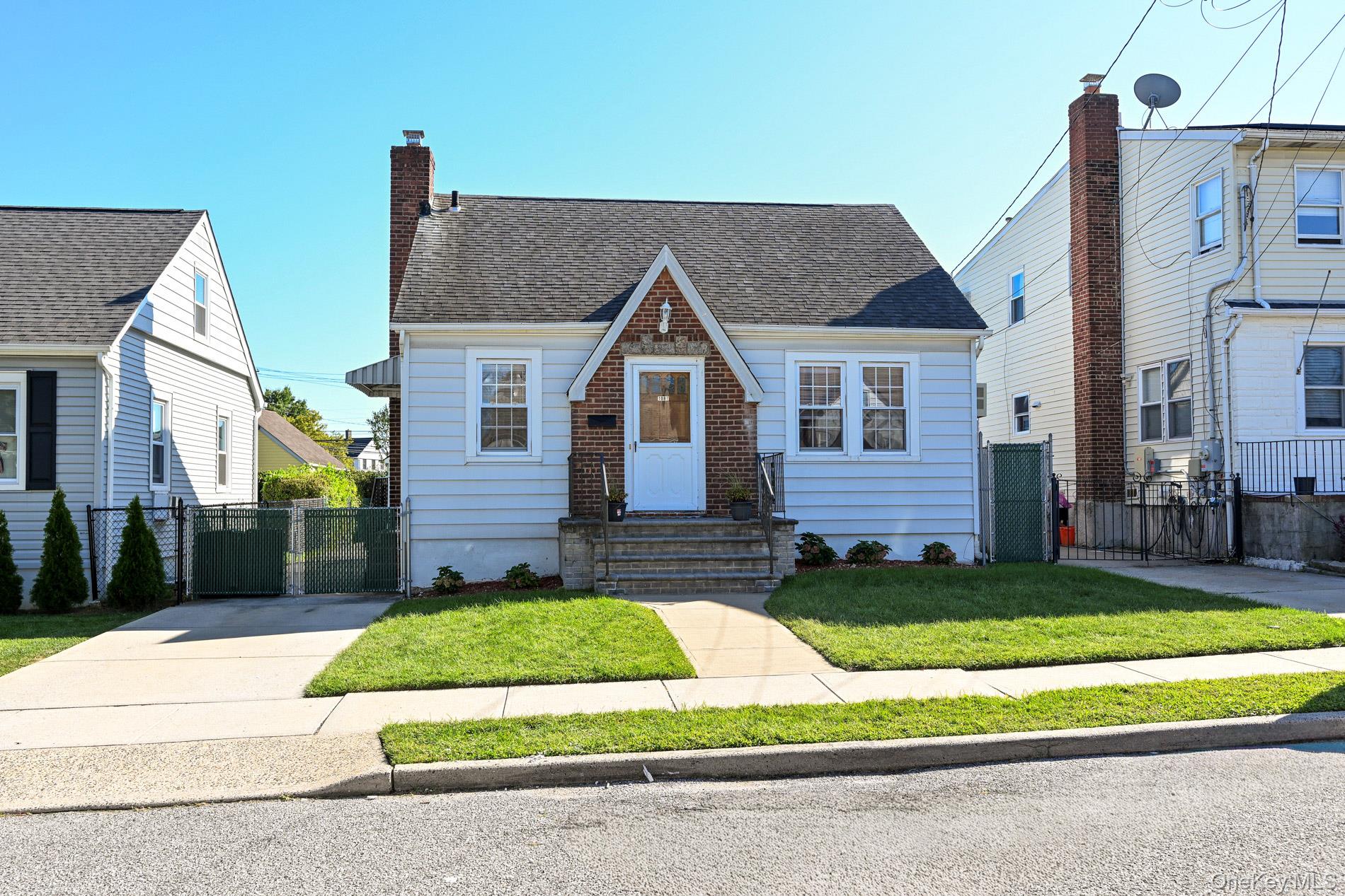 1087 Esther Street Property Photo 1