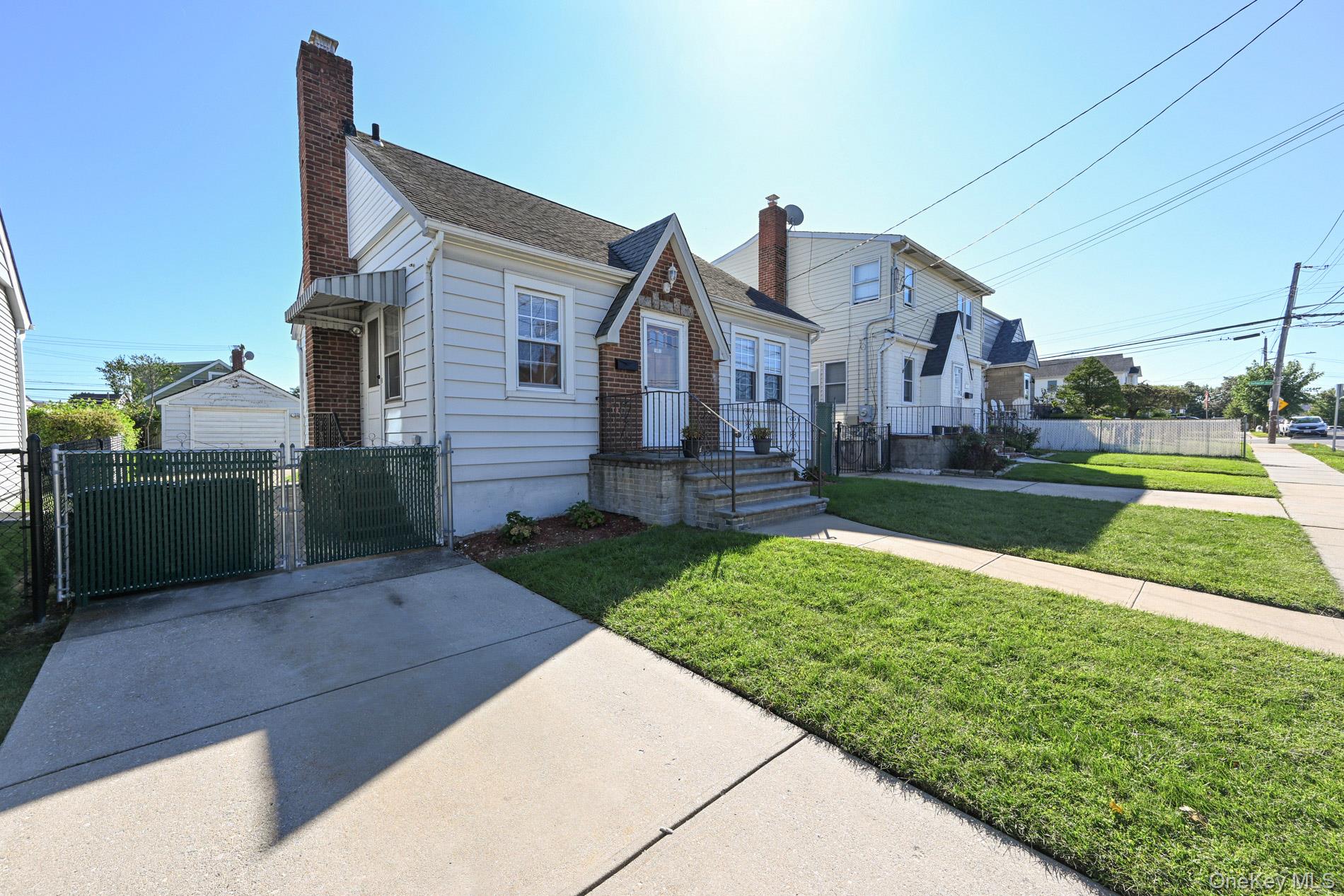 1087 Esther Street Property Photo 2