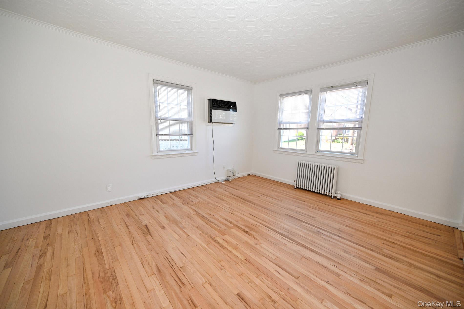 1087 Esther Street Property Photo 6