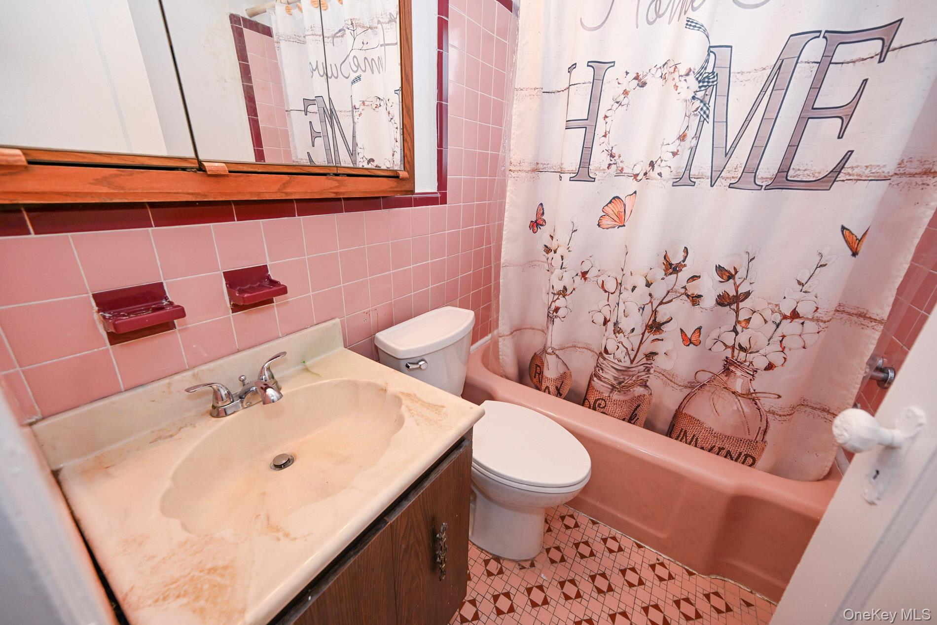 1087 Esther Street Property Photo 7