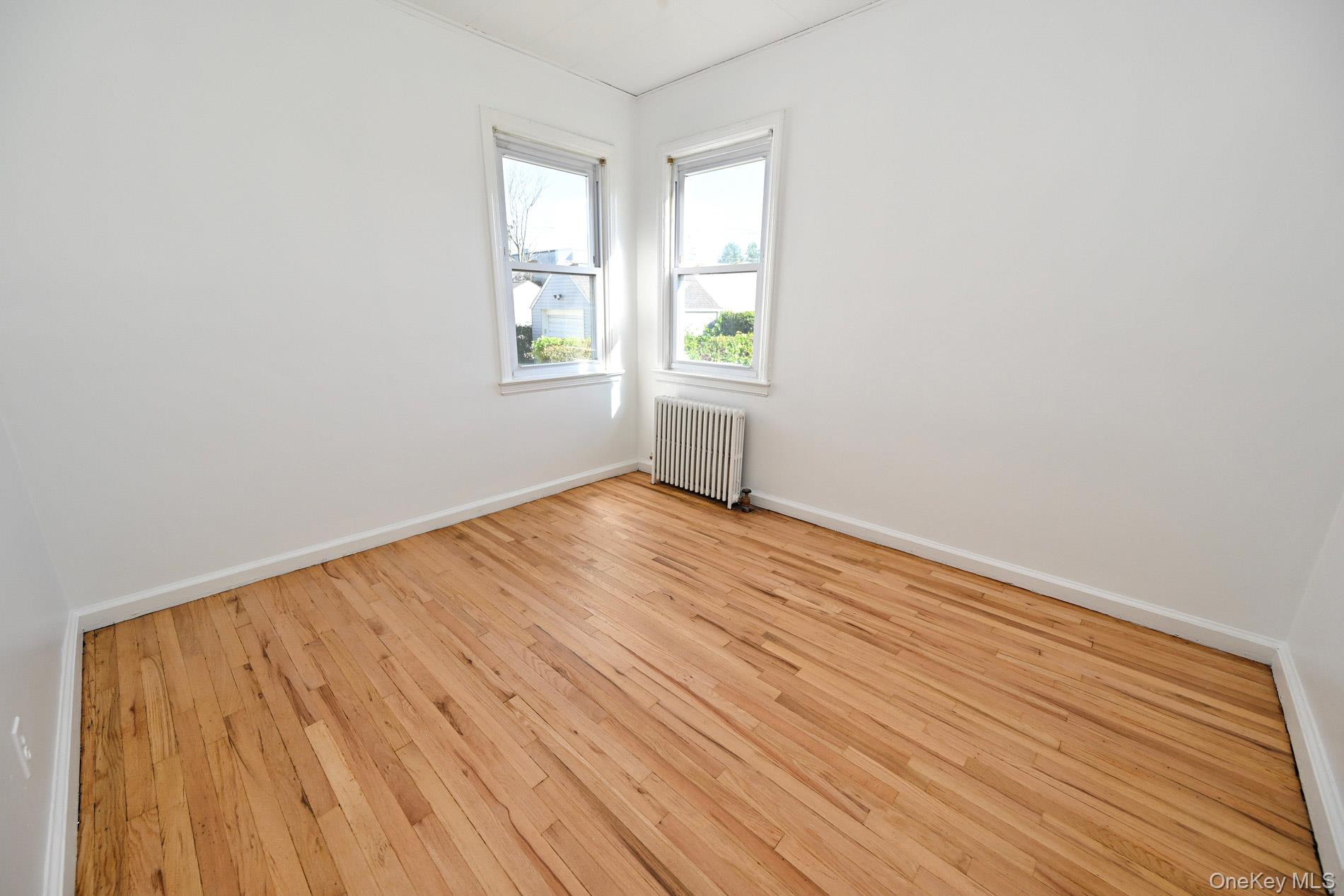 1087 Esther Street Property Photo 8