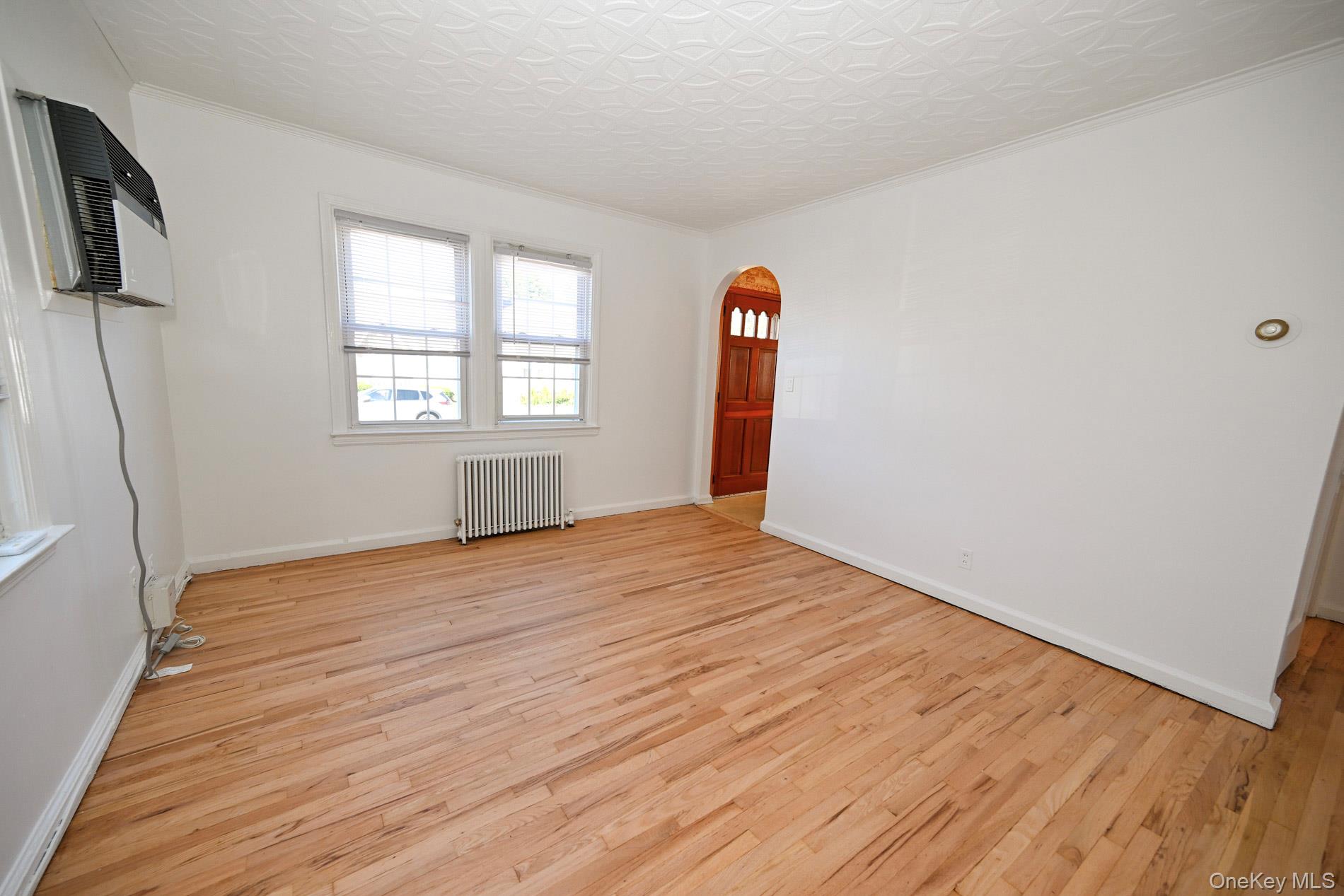 1087 Esther Street Property Photo 9