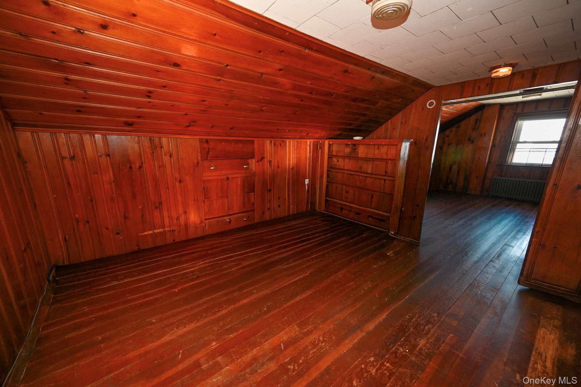 1087 Esther Street Property Photo 12