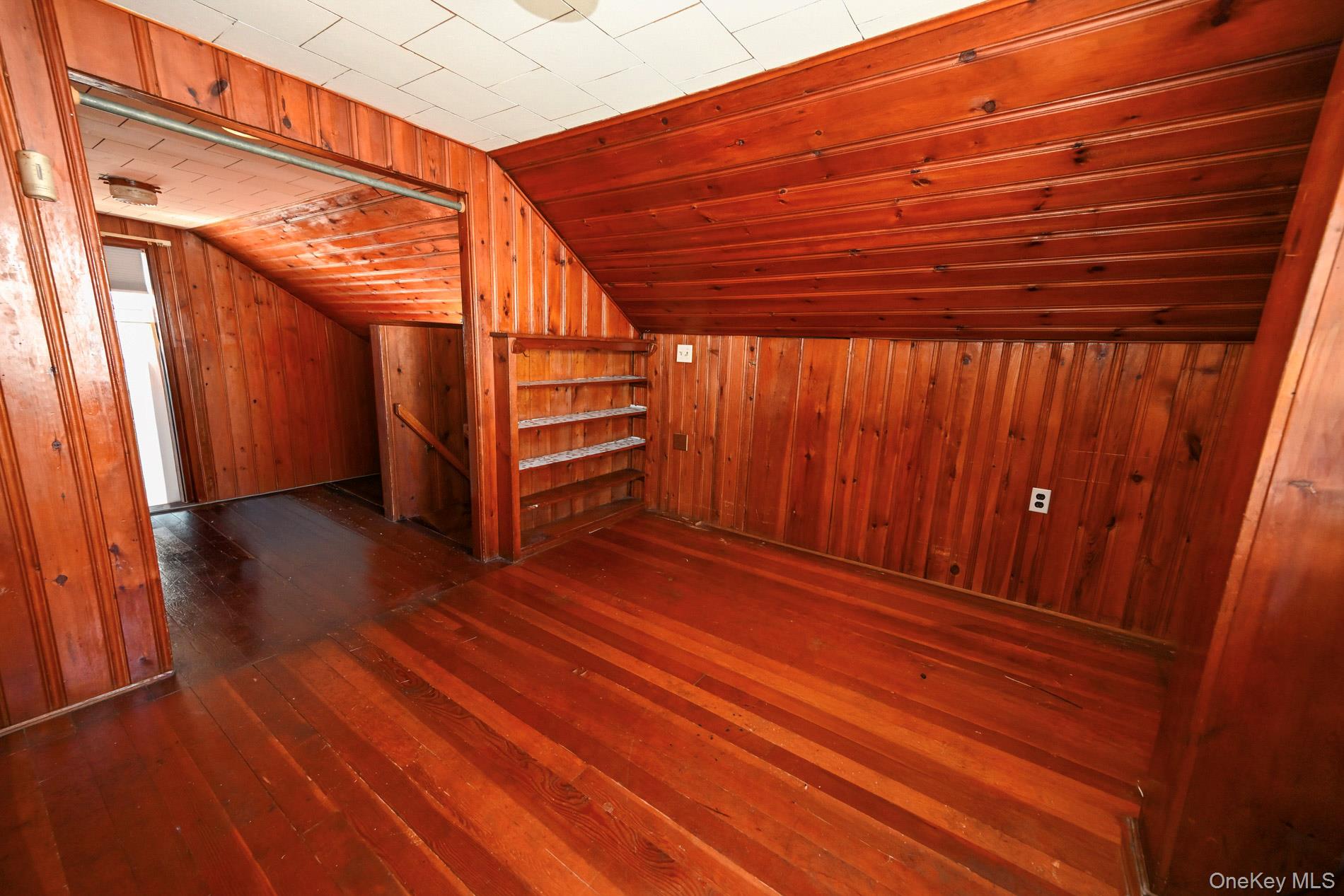 1087 Esther Street Property Photo 14