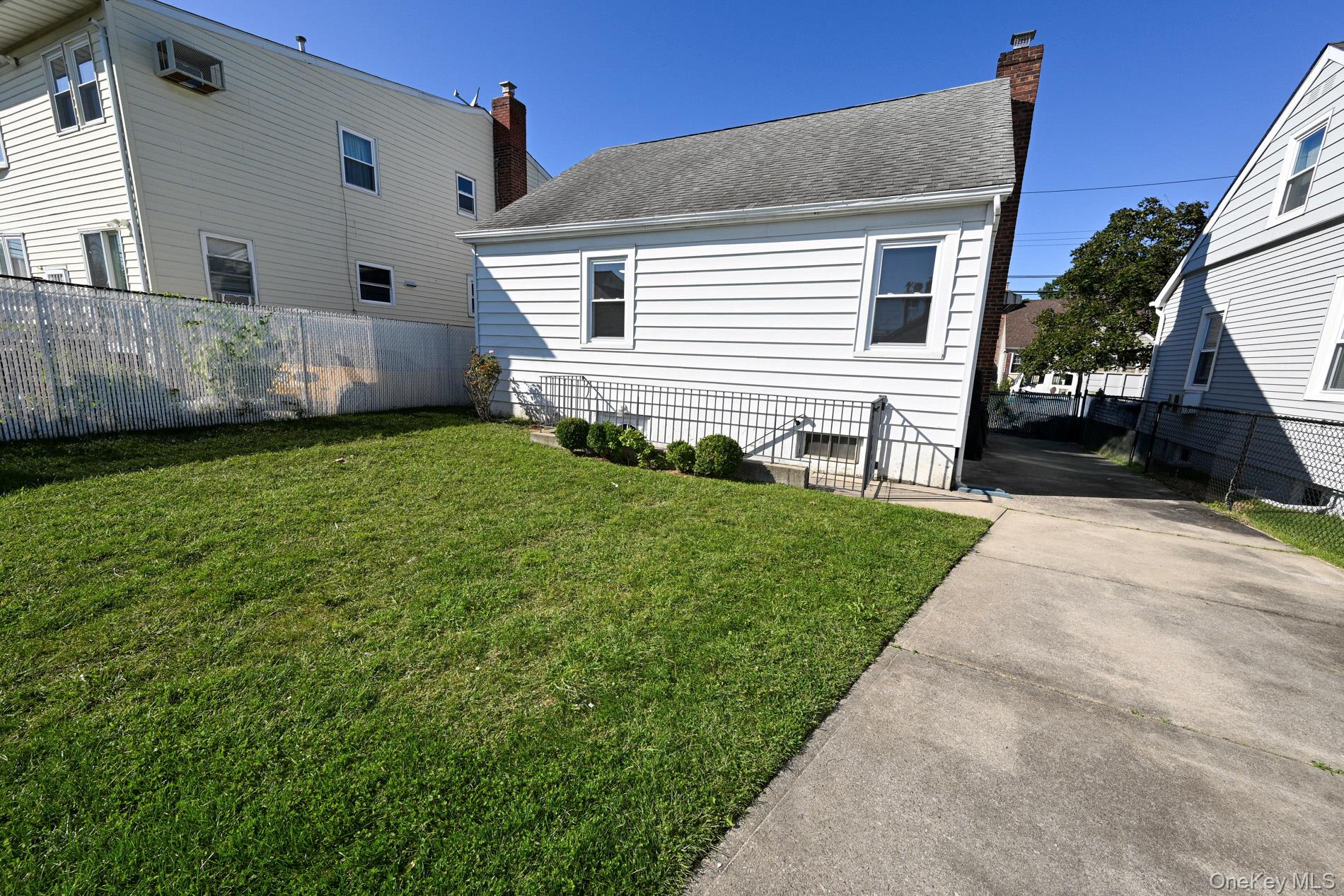 1087 Esther Street Property Photo 19