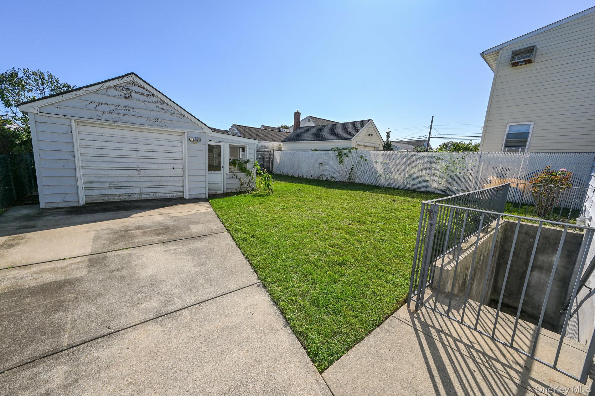 1087 Esther Street Property Photo 21