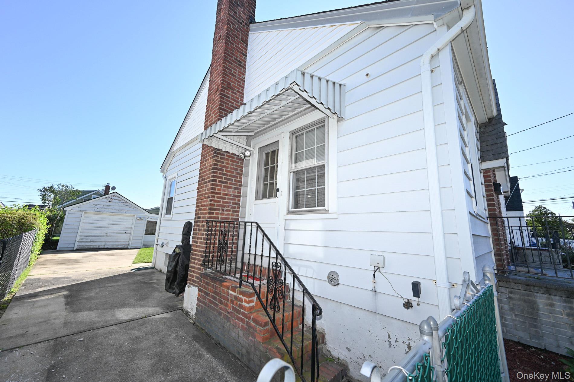1087 Esther Street Property Photo 23