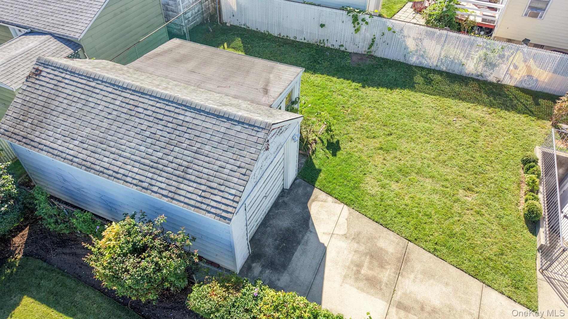 1087 Esther Street Property Photo 24