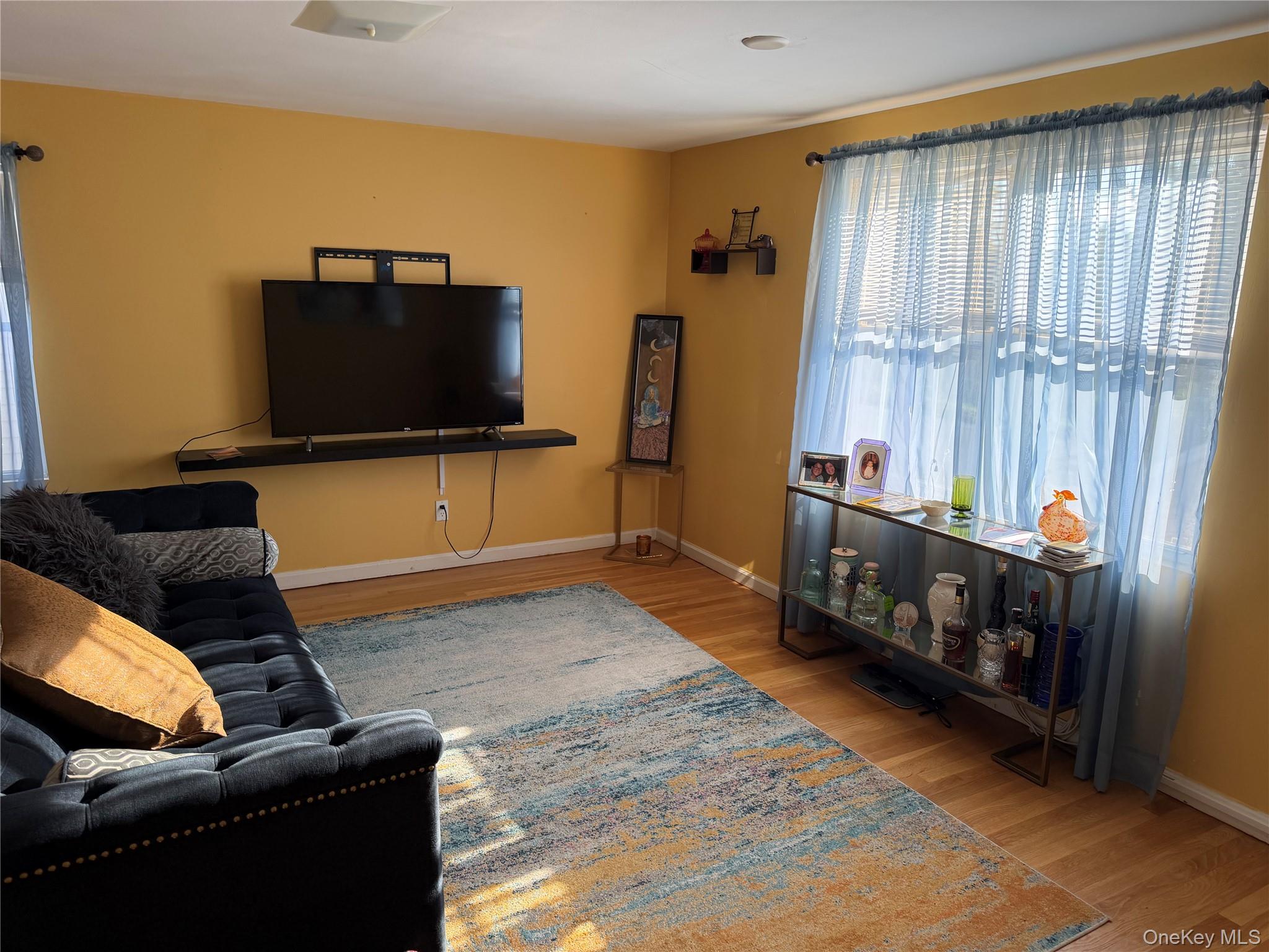 222 Colonial Avenue 2nd Fl Property Photo 4