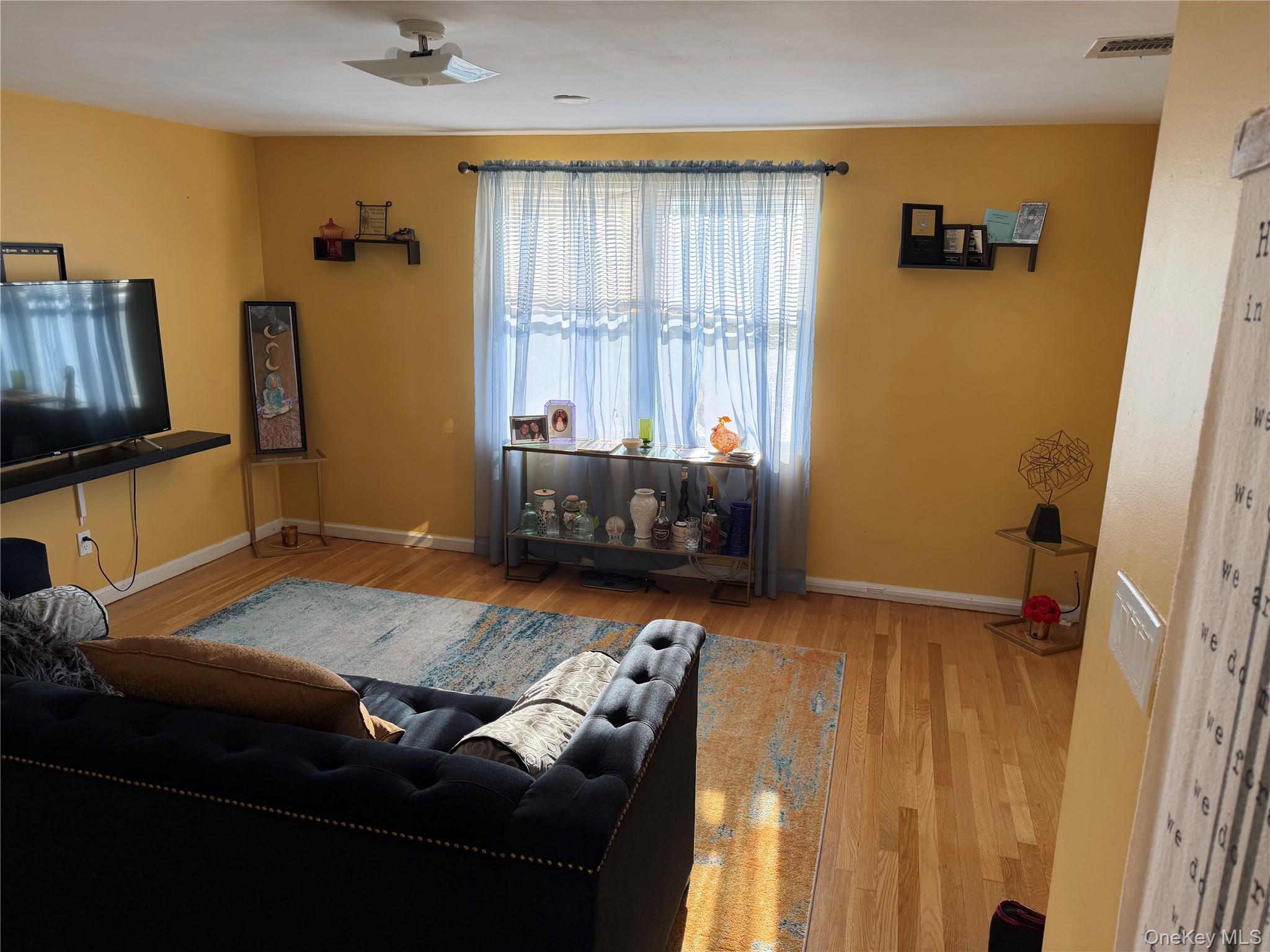 222 Colonial Avenue 2nd Fl Property Photo 5