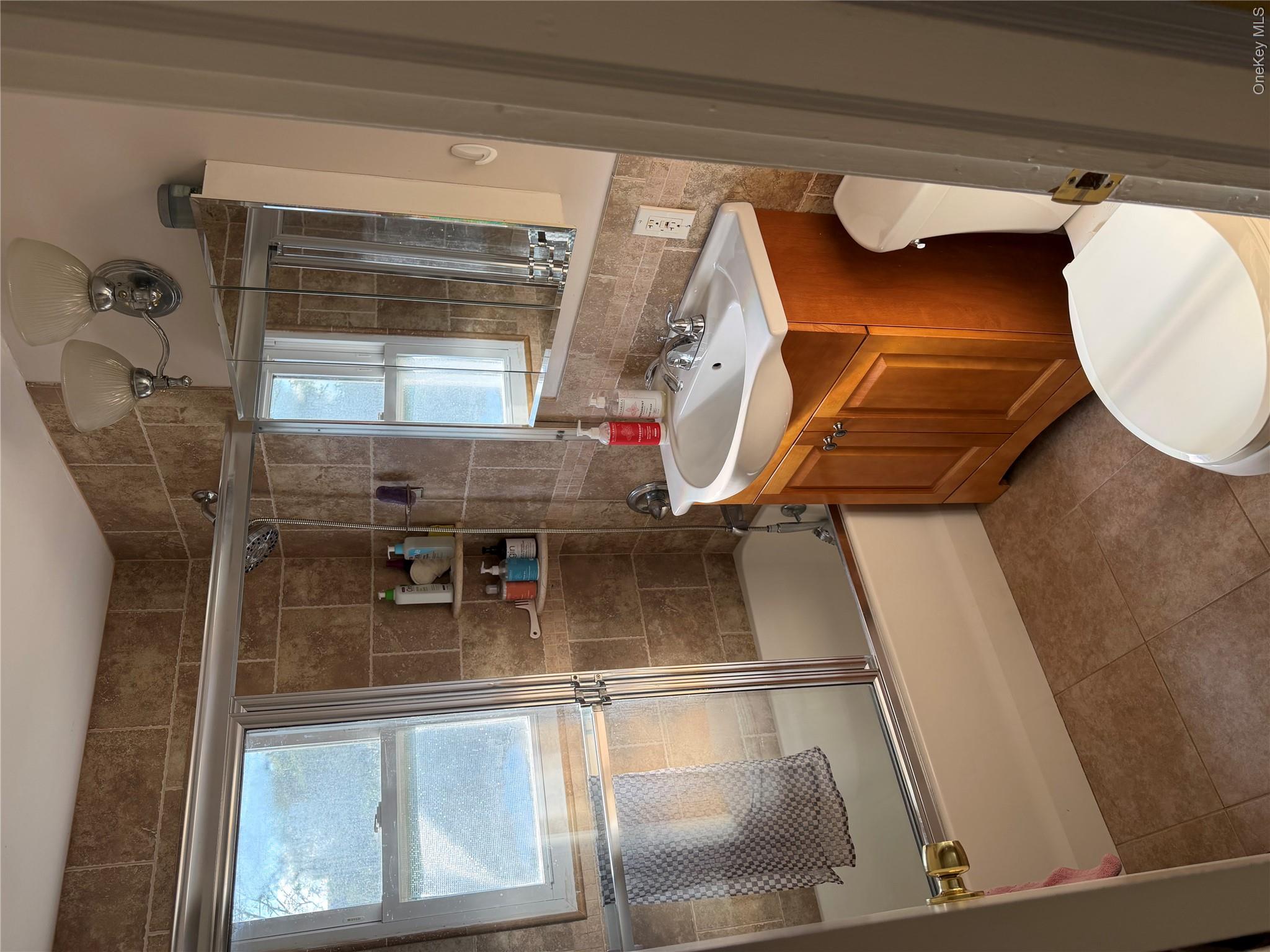 222 Colonial Avenue 2nd Fl Property Photo 6
