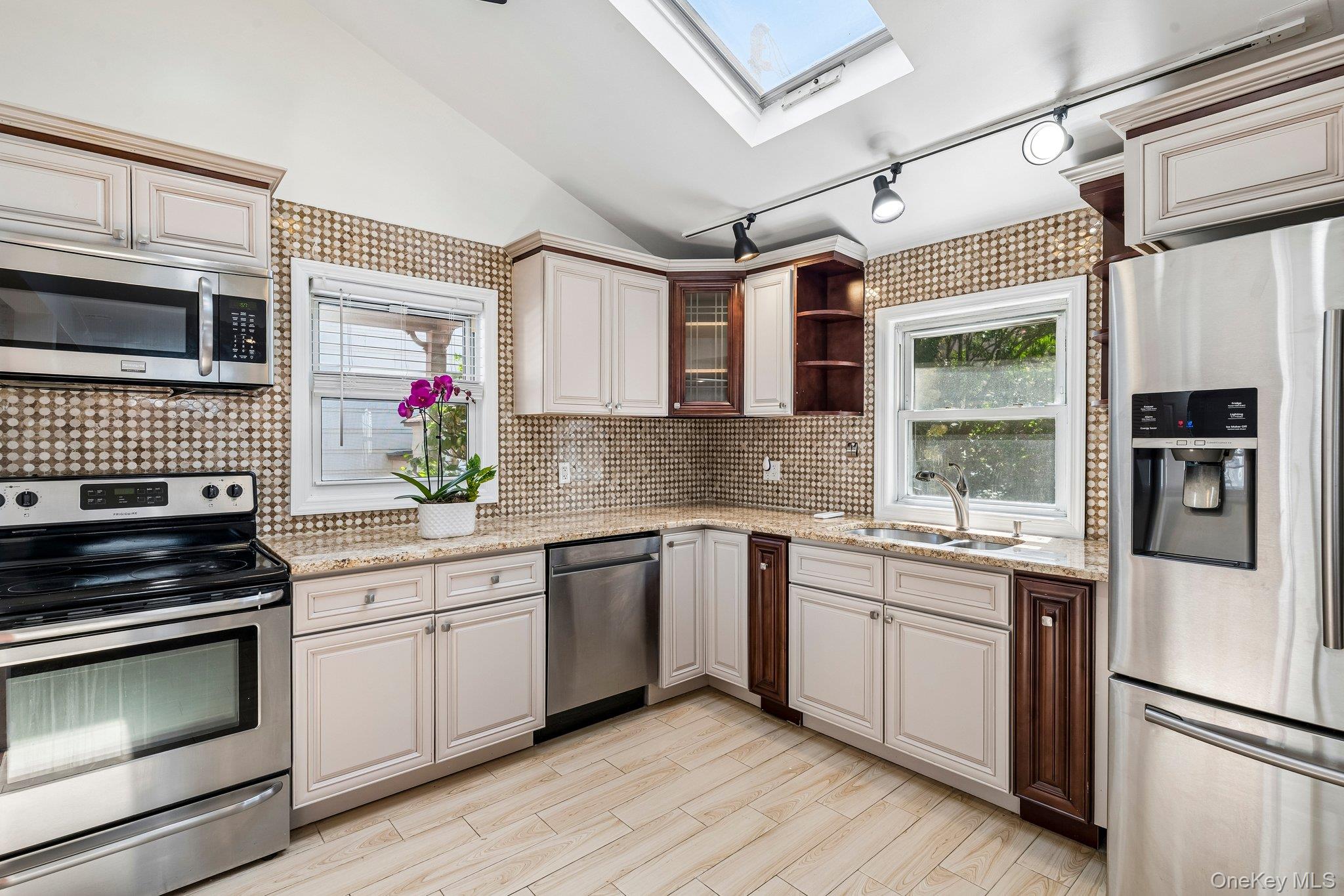 77 Jefferson Avenue Property Photo 38