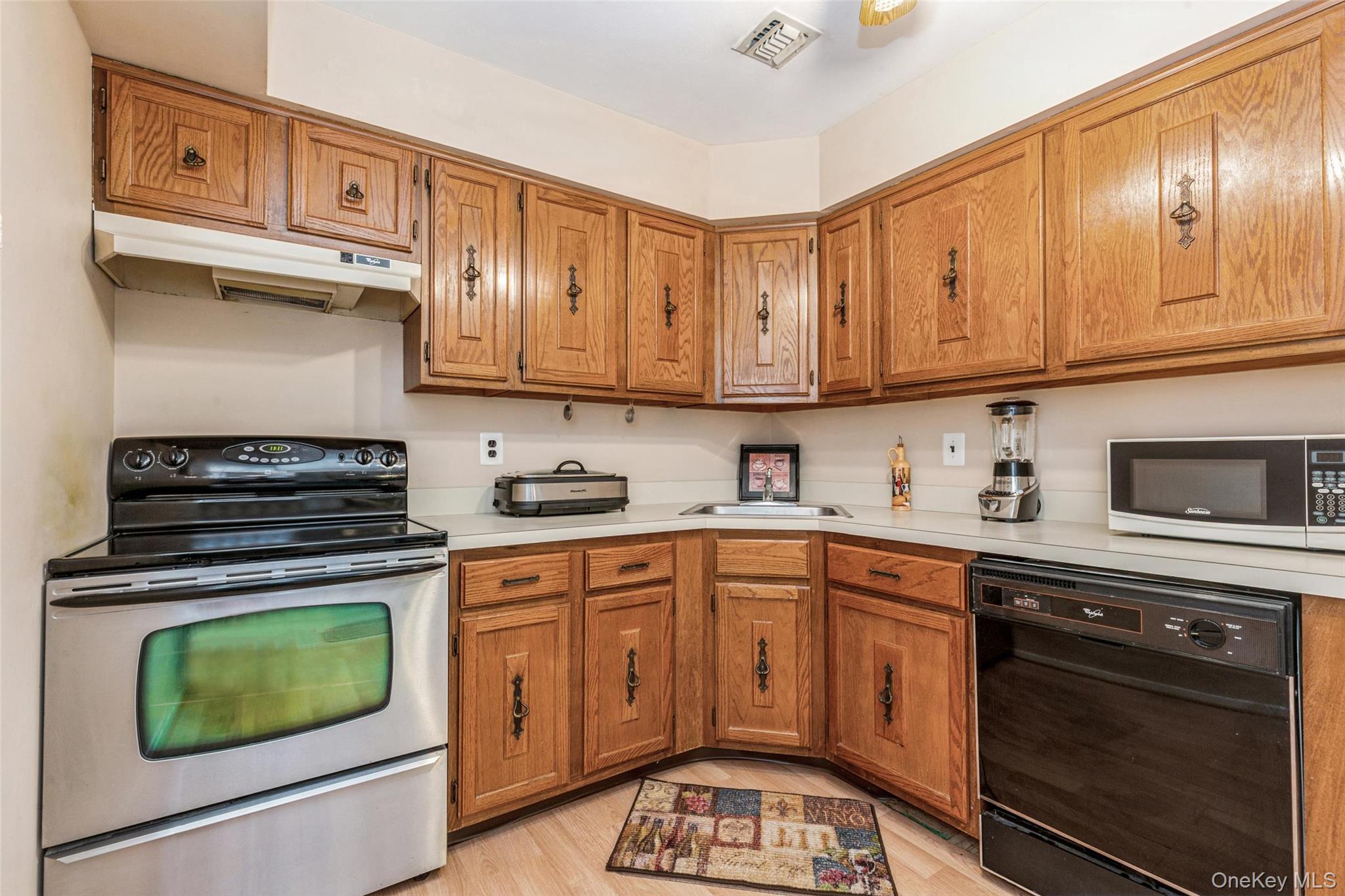 6 Cambridge Drive Property Photo 3