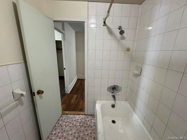 78 Main Street Second Floor Front Unit Property Photo 16