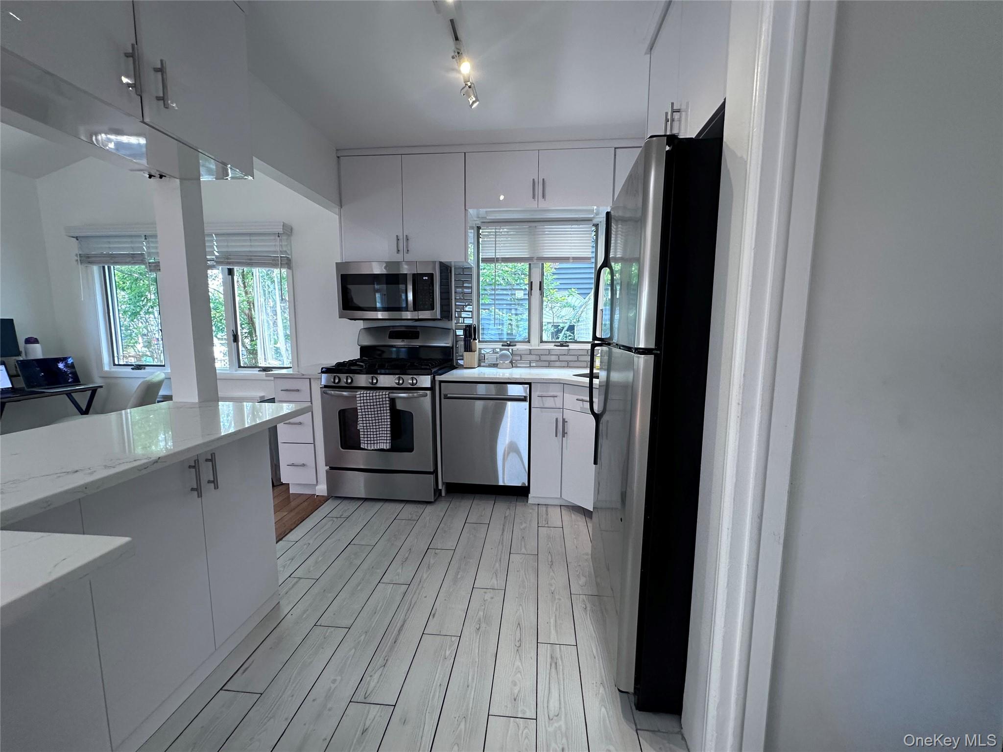 414 E Chester Street Property Photo 3