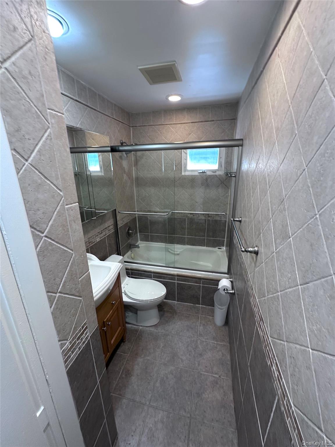414 E Chester Street Property Photo 6