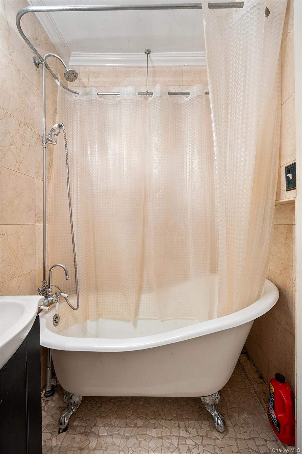 7607 Ditmars Boulevard 1c Property Photo 14
