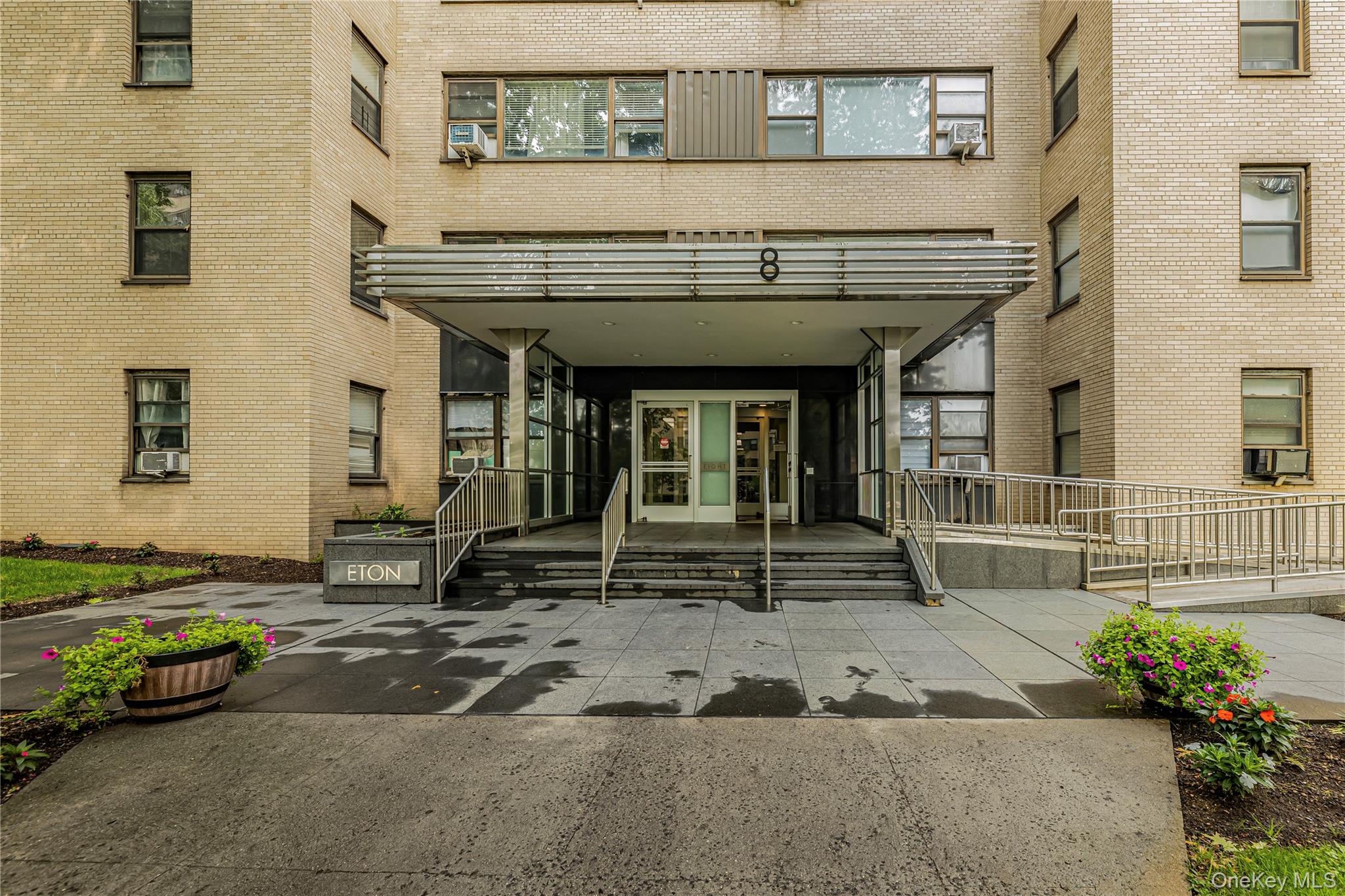 8 Fordham Oval 16b Property Photo 1