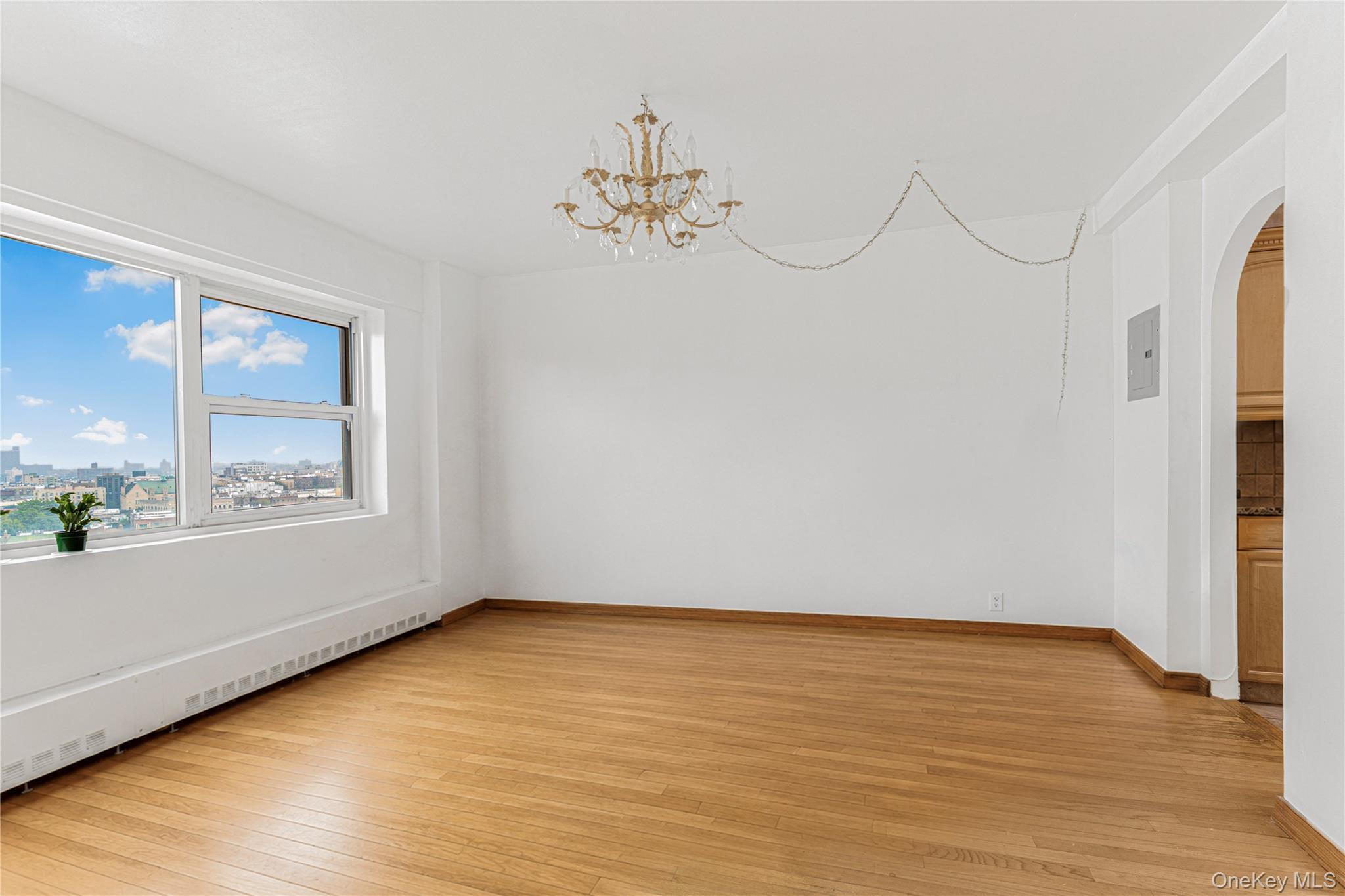 8 Fordham Oval 16b Property Photo 5