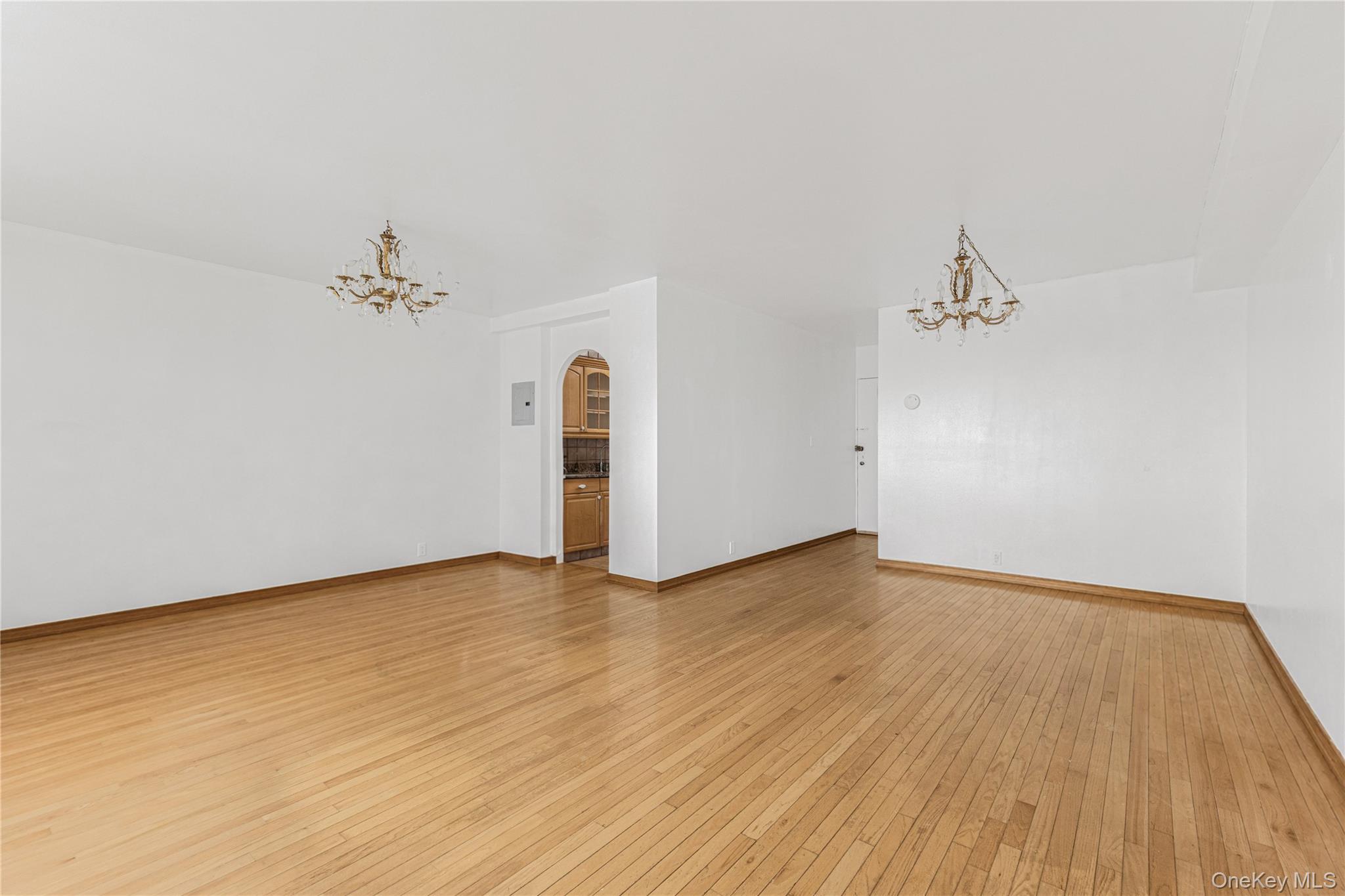 8 Fordham Oval 16b Property Photo 6