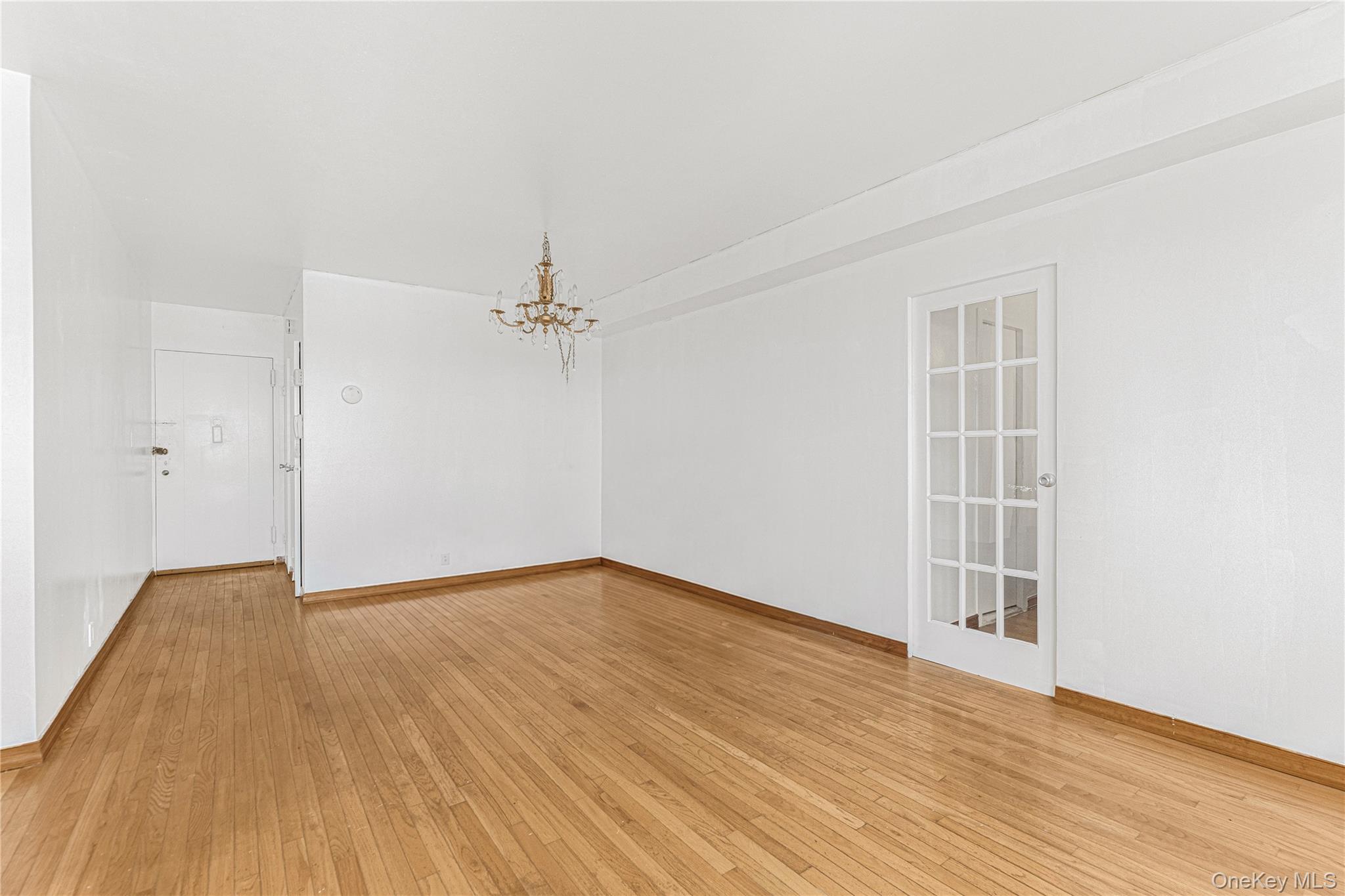 8 Fordham Oval 16b Property Photo 7