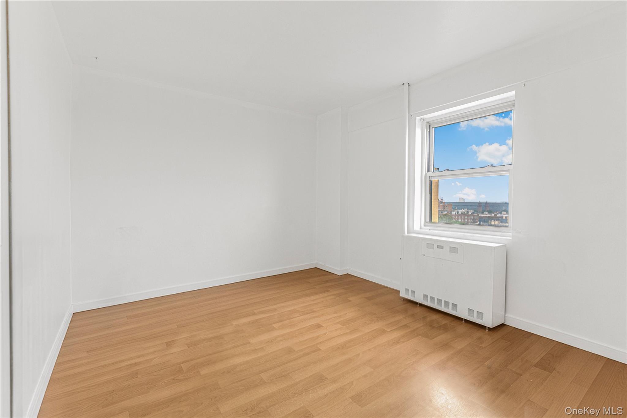 8 Fordham Oval 16b Property Photo 11