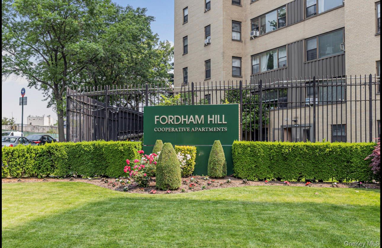 8 Fordham Oval 16b Property Photo 22