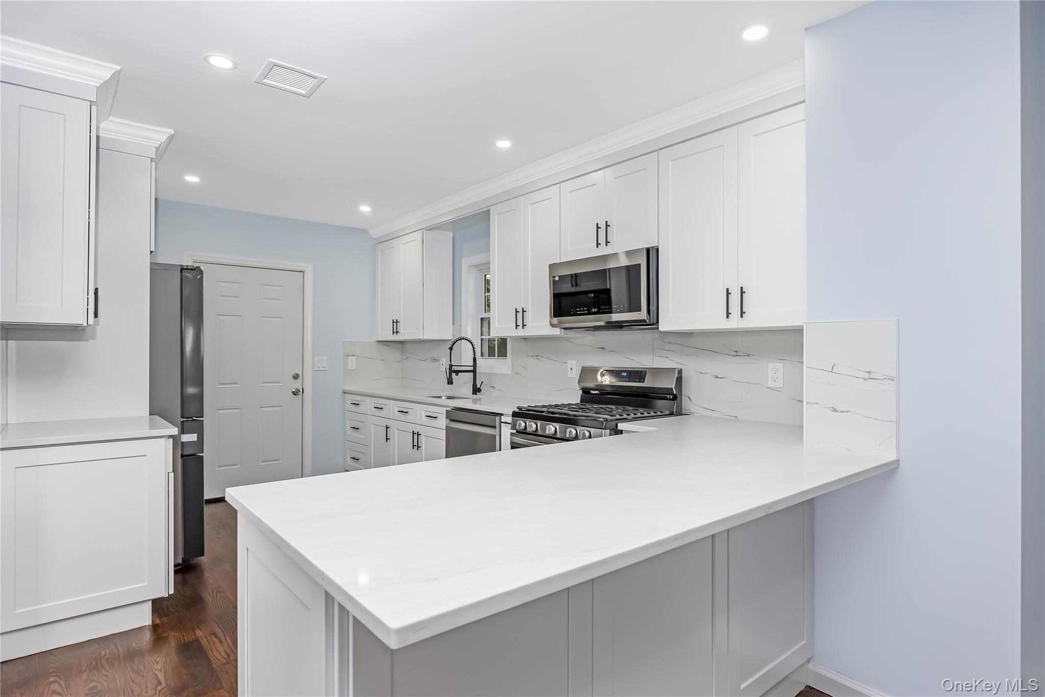 54 W Marshall Street Property Photo 10