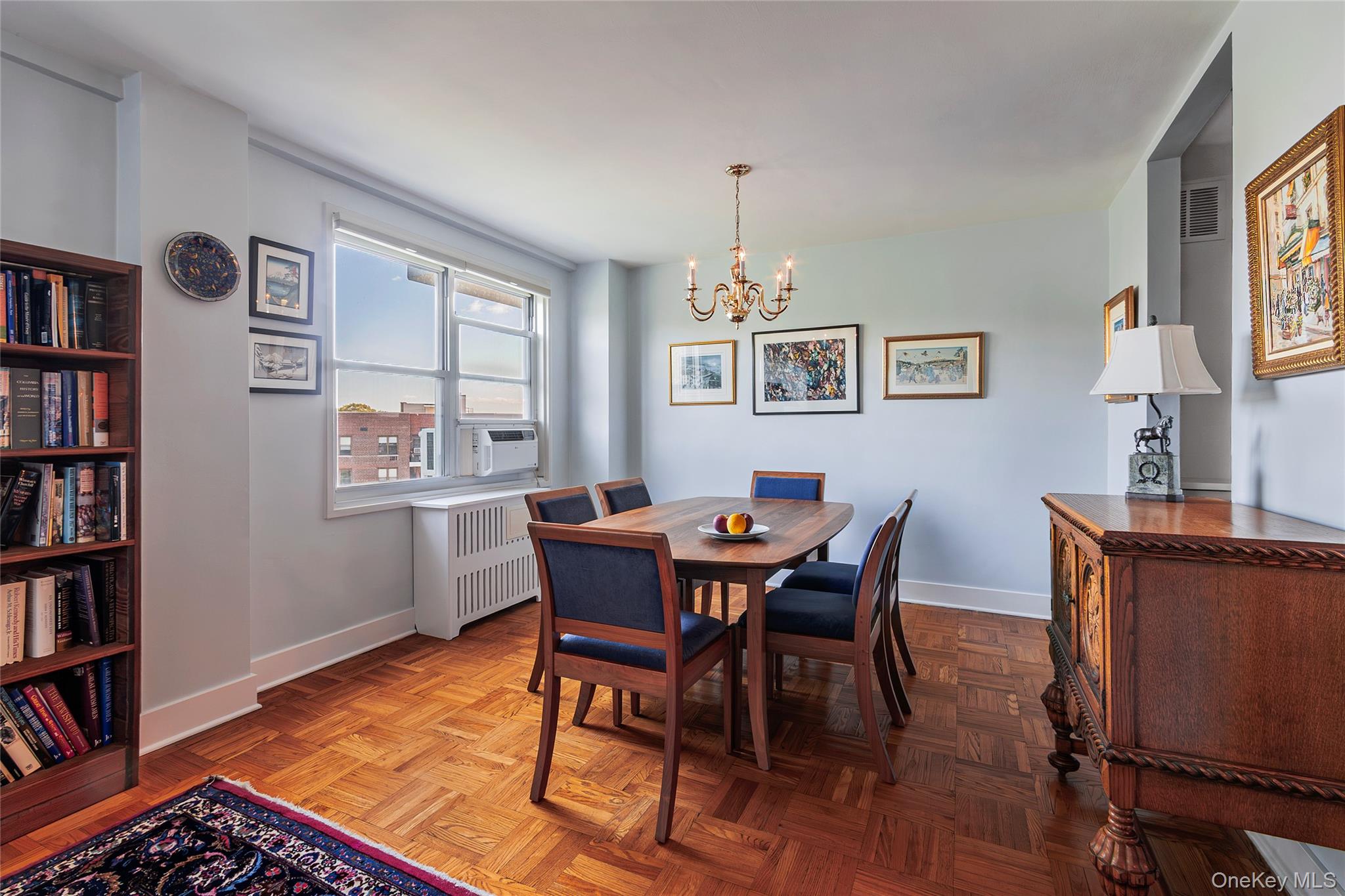3935 Blackstone Avenue 8b Property Photo 4