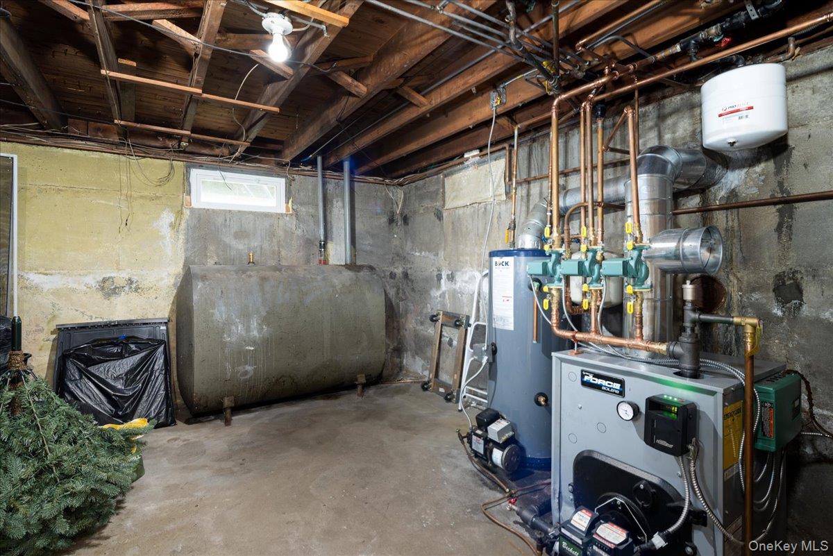 10 Seneca Drive Property Photo 18
