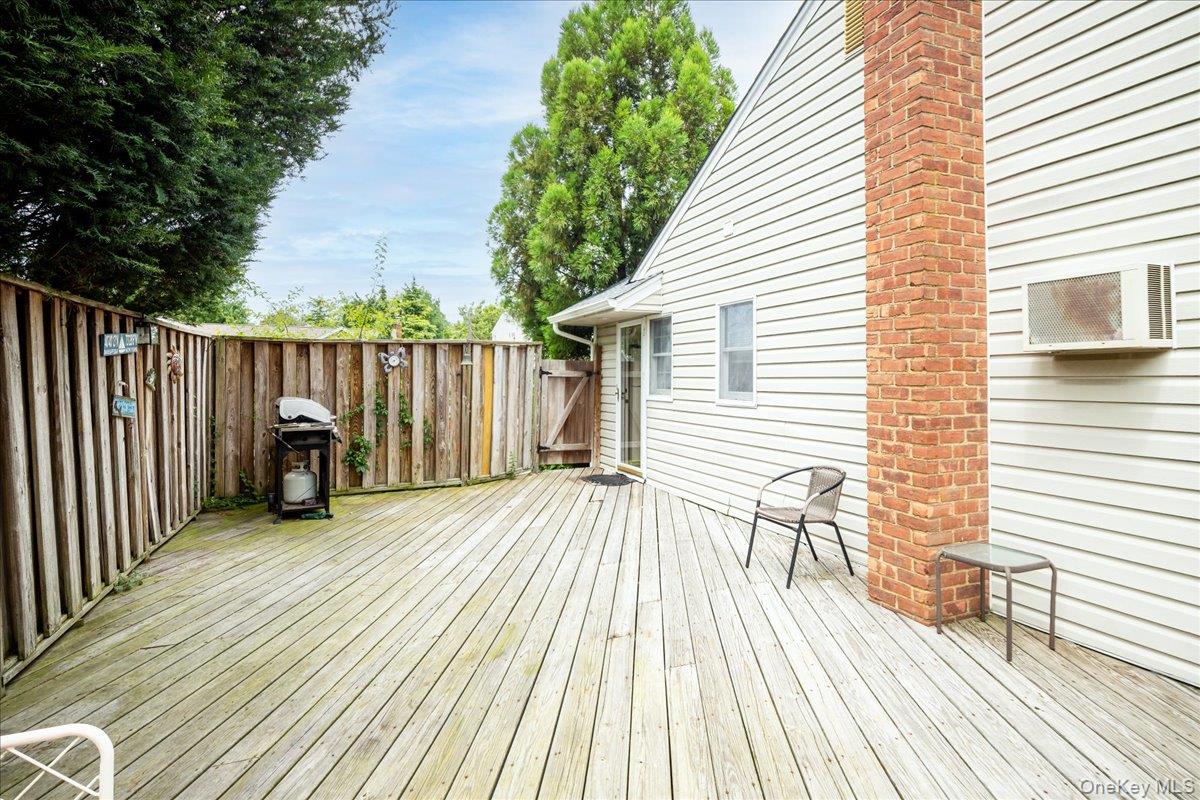 10 Seneca Drive Property Photo 23