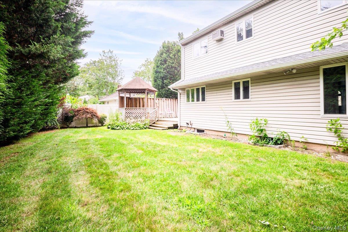 10 Seneca Drive Property Photo 25