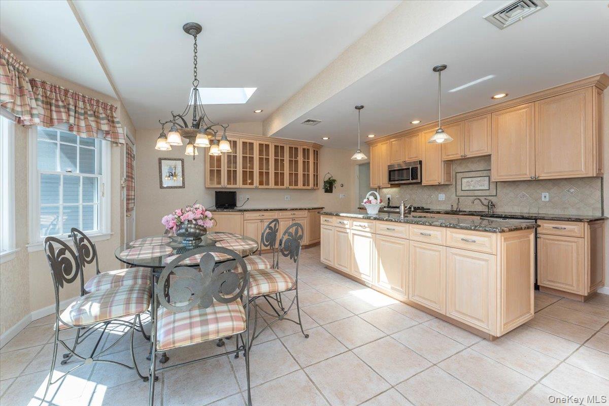 899 Green Place Property Photo 10