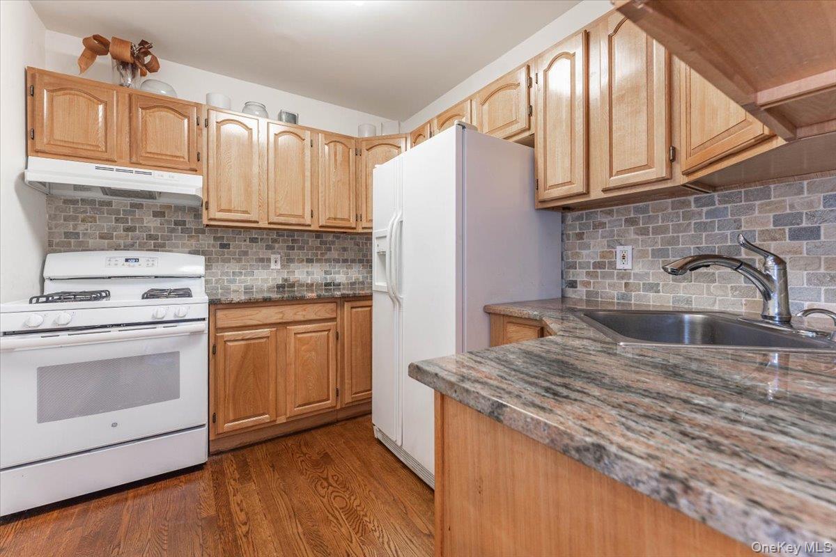 899 Green Place Property Photo 18