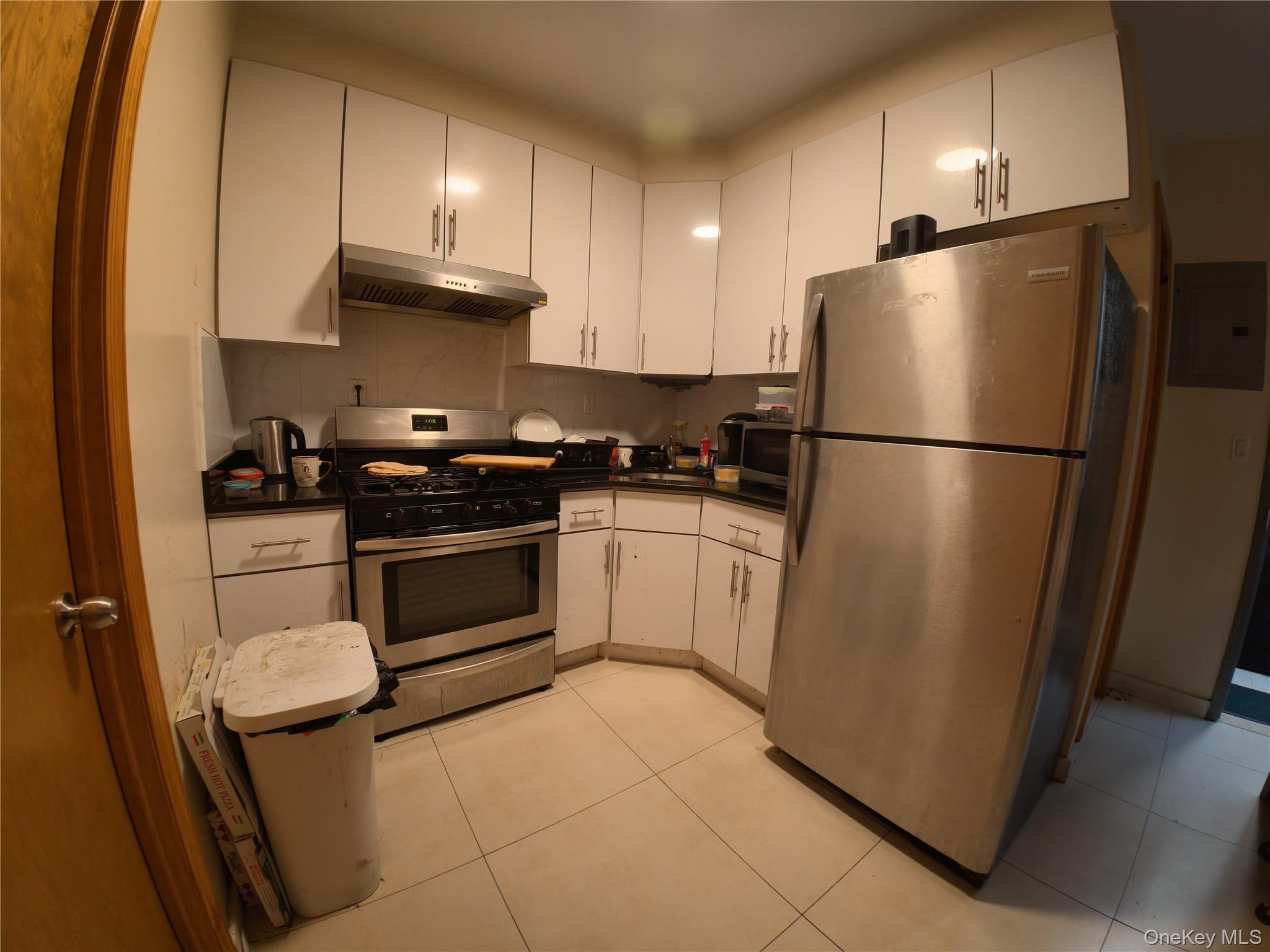 104-18 Jamaica Avenue Property Photo 4