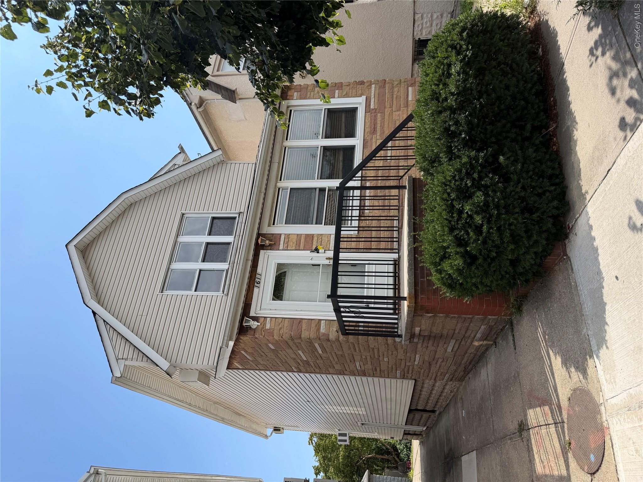 1611 E 5th Street Property Photo 1